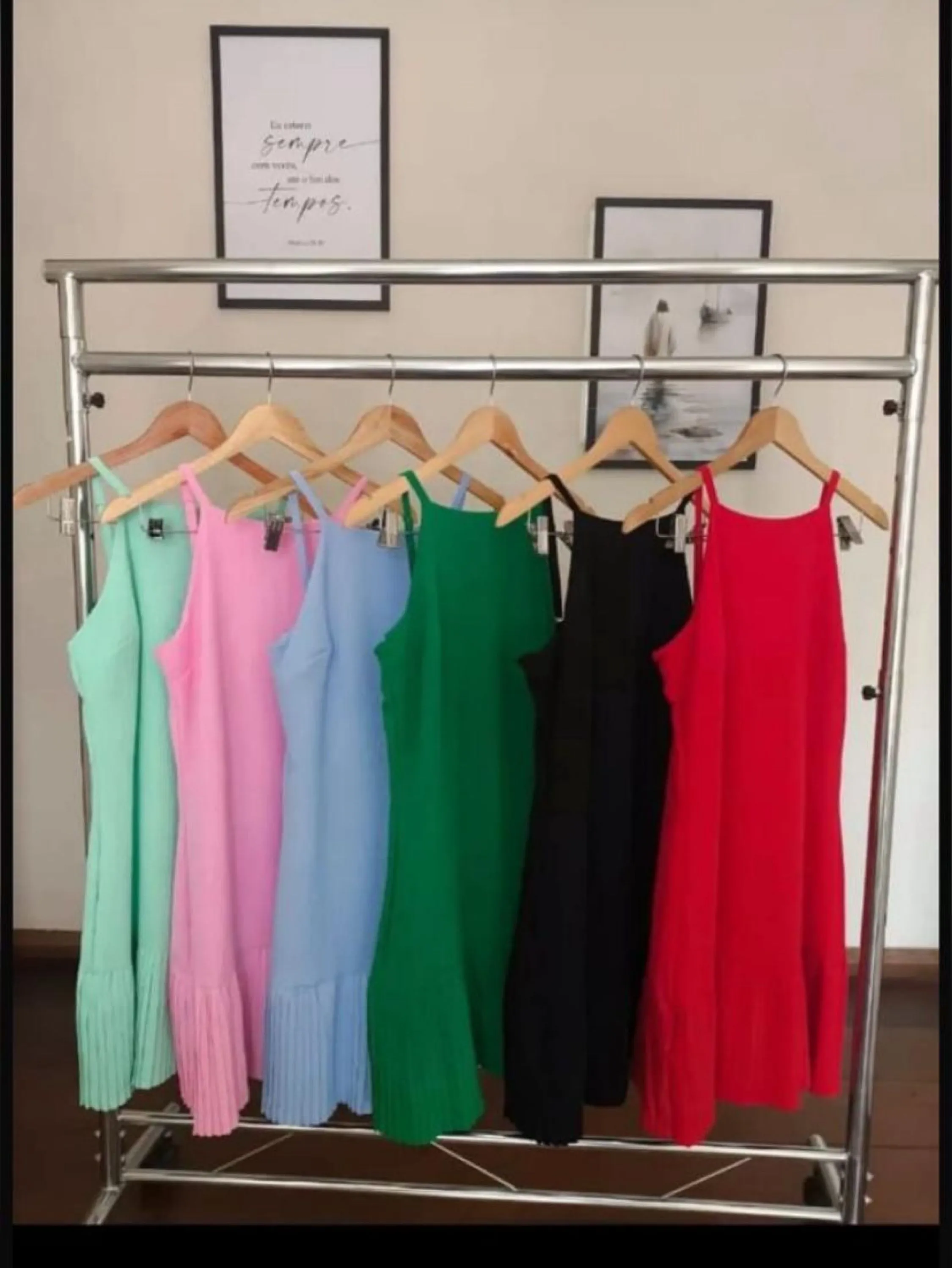 Kit com 3 vestidos abaixo do joelho  alcinha regulável