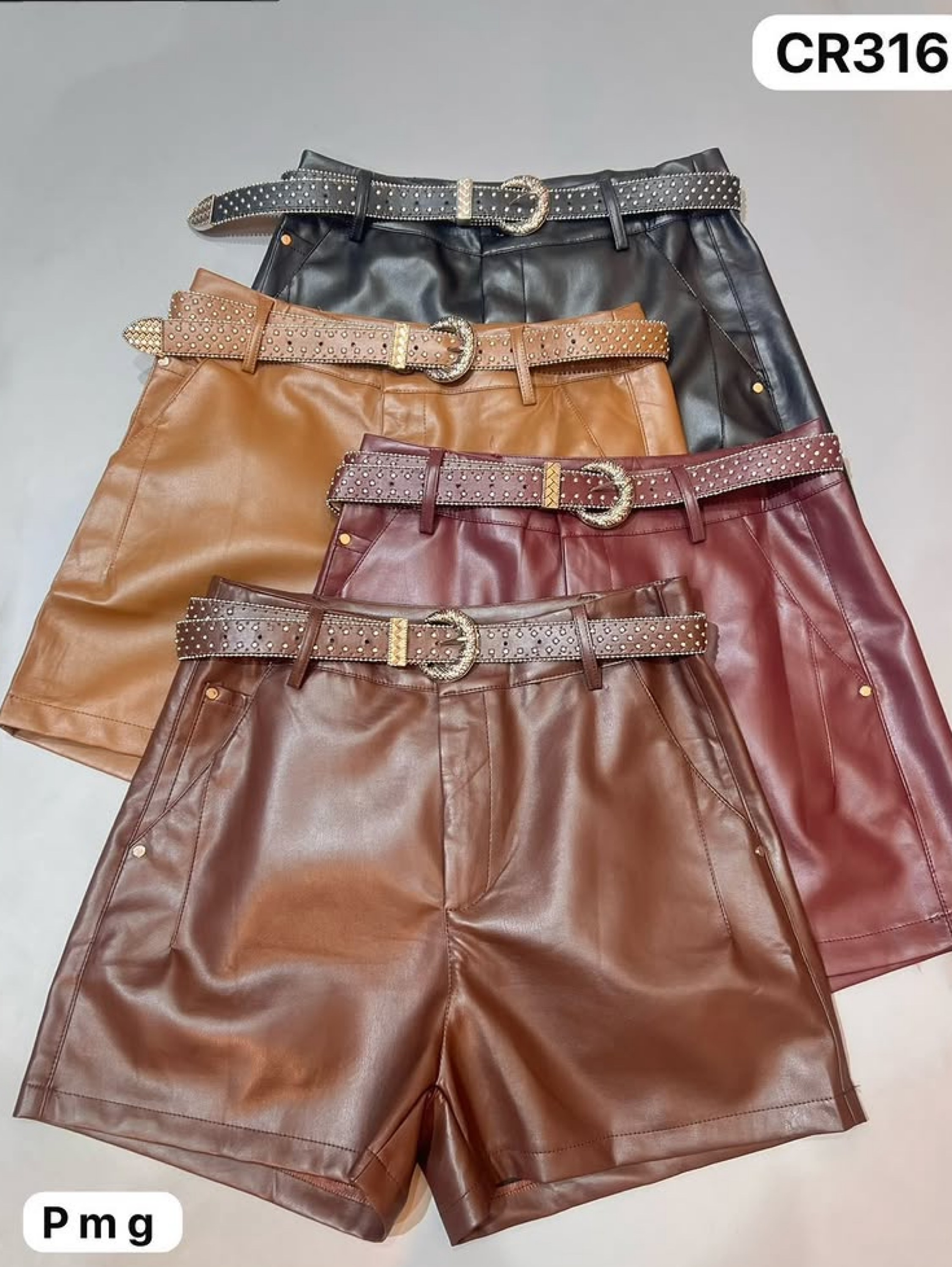 Shorts curto em courino