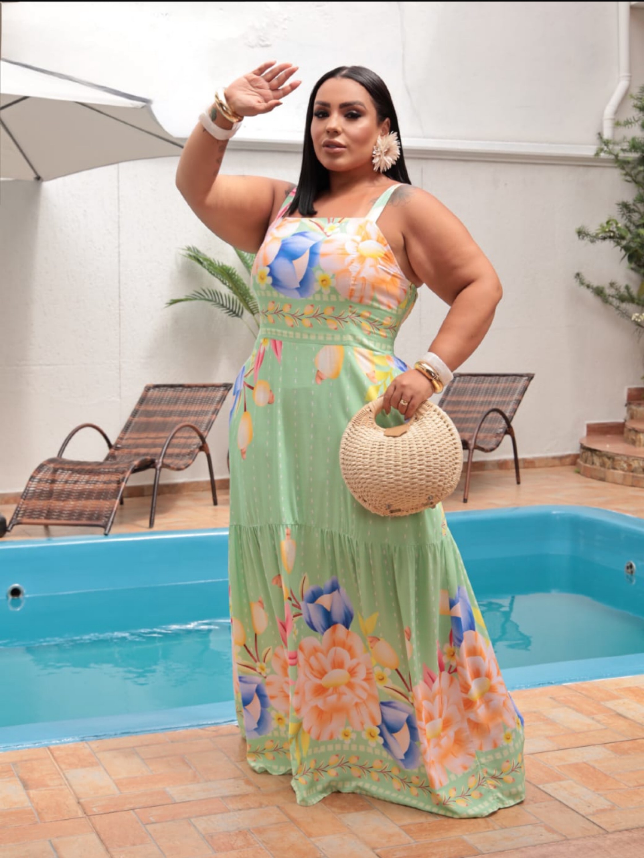 Vestido longo de alça regulável plus size