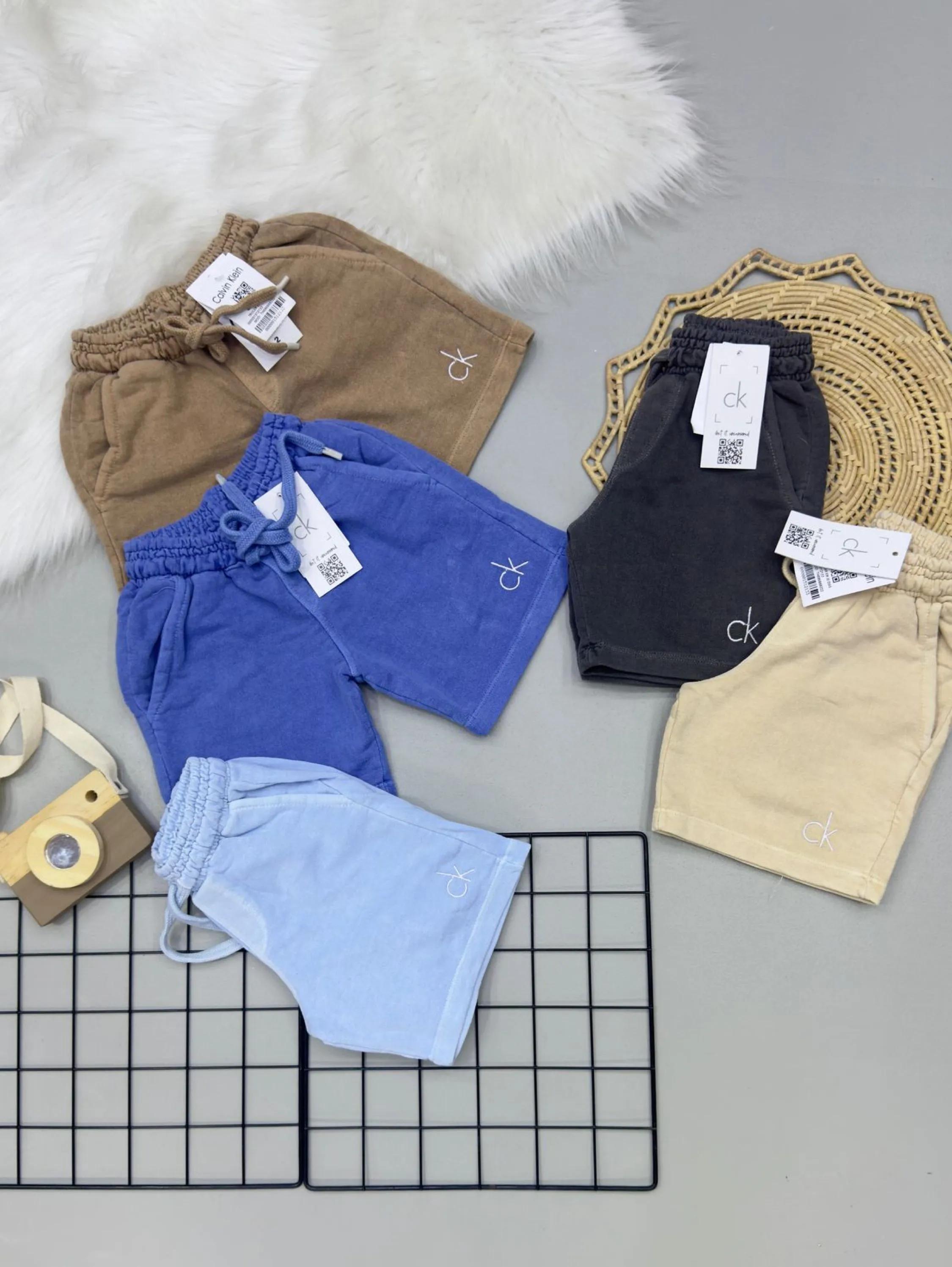 Bermuda Calvin Klein infantil/juvenil tecido estornado