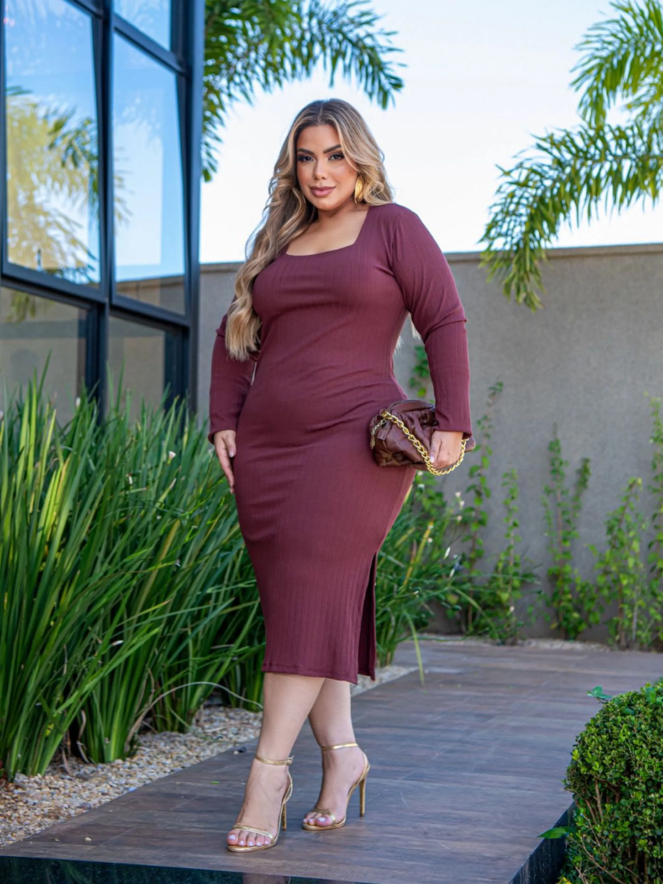 Vestido midi manga longa gols quadrada Plus size