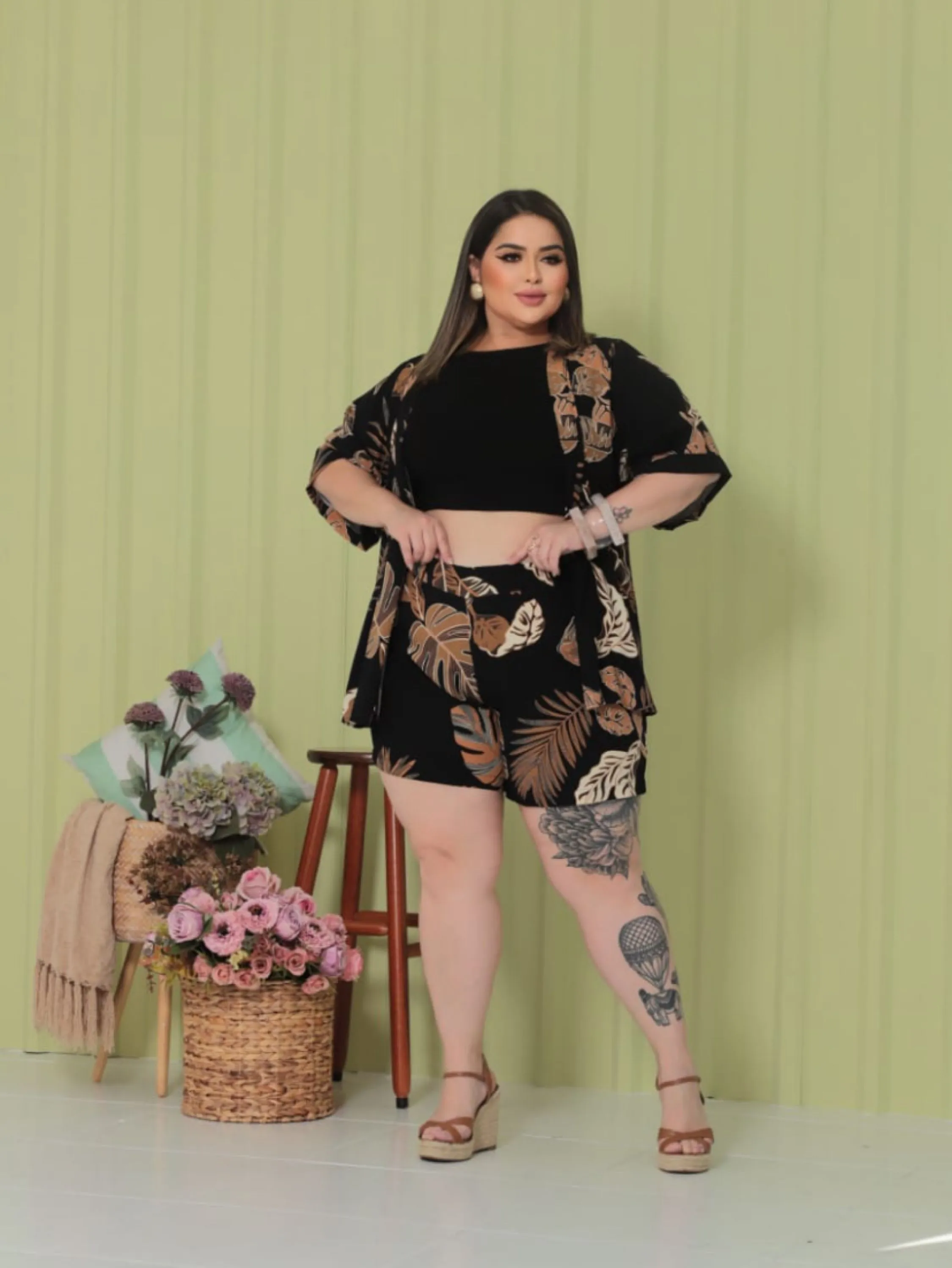 Conjunto estampado kimono e shorts Plus size