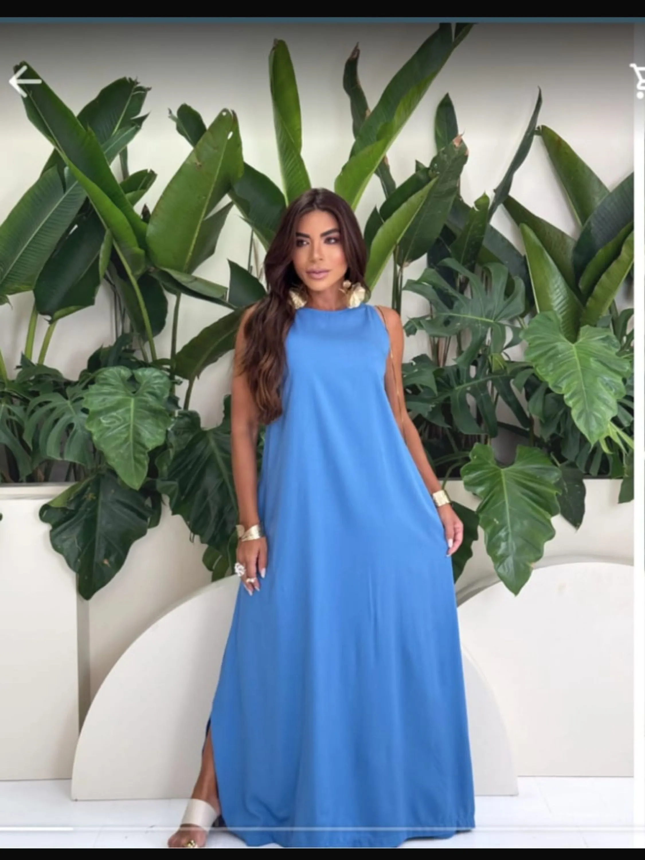 Vestido longo regata com fendas nas laterais