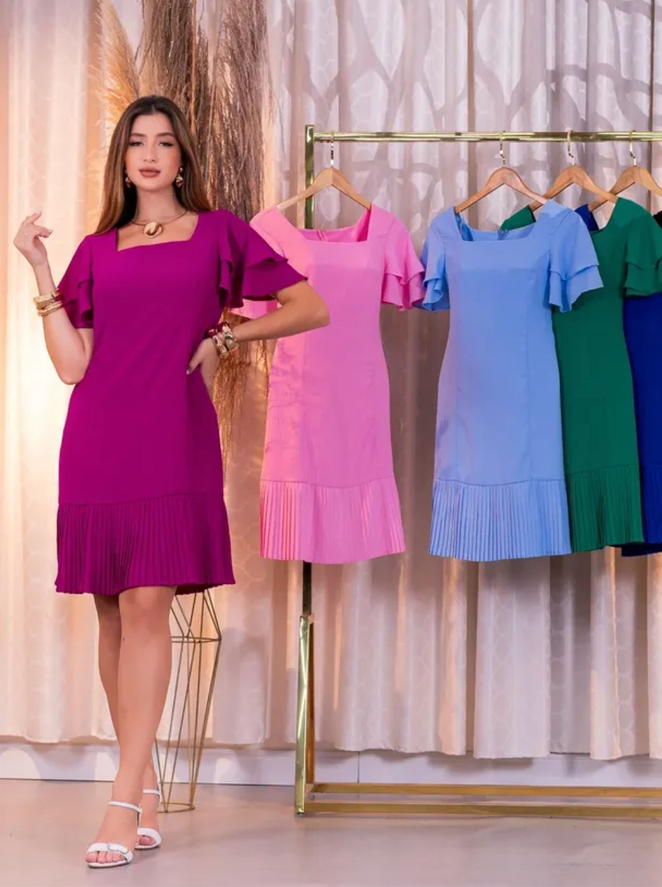 Vestido manga babado e barra plissada tecido Duna