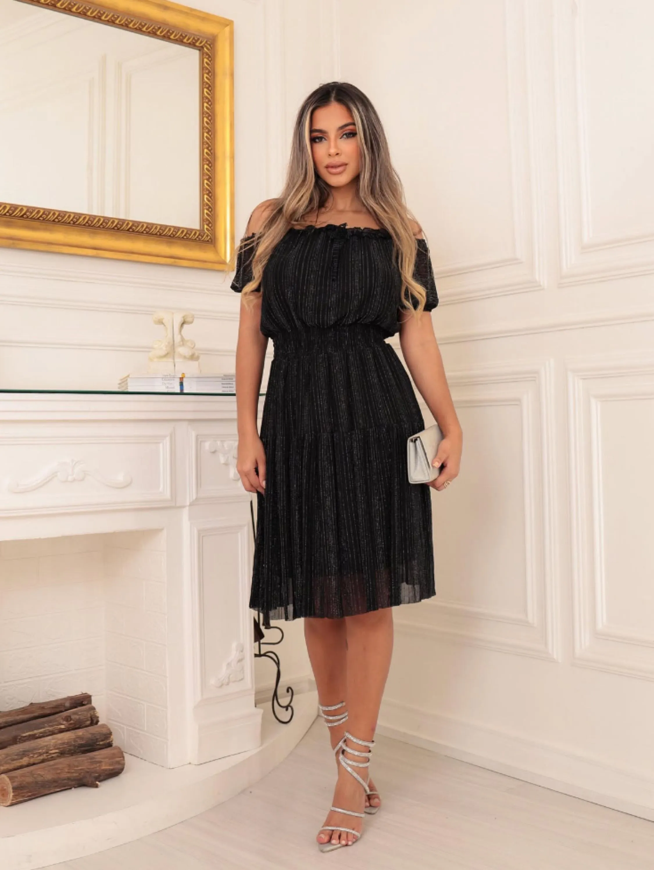Vestido ciganinha forrado com cordão no busto