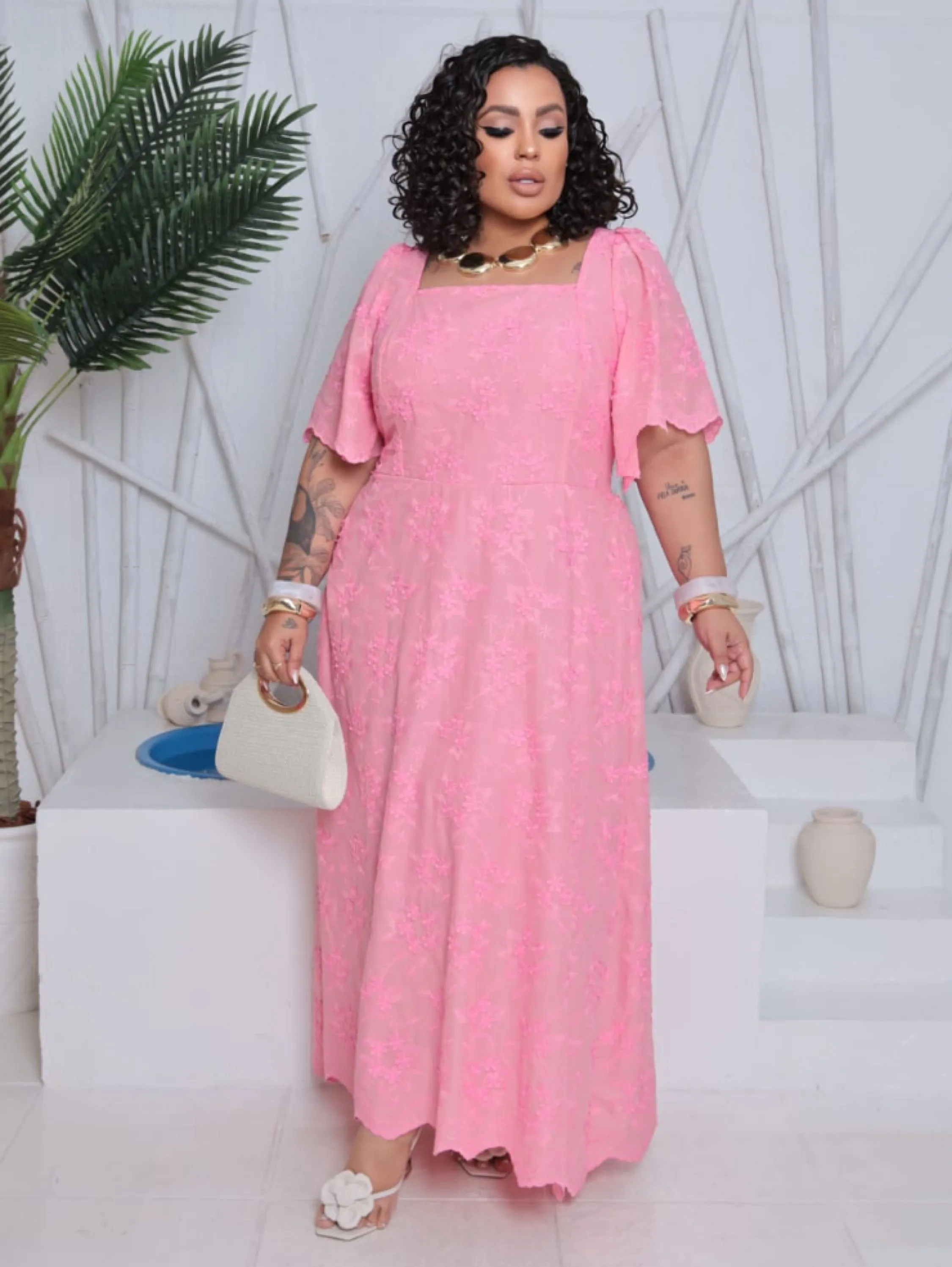 Vestido longo de manga ,gola quadrada forrado