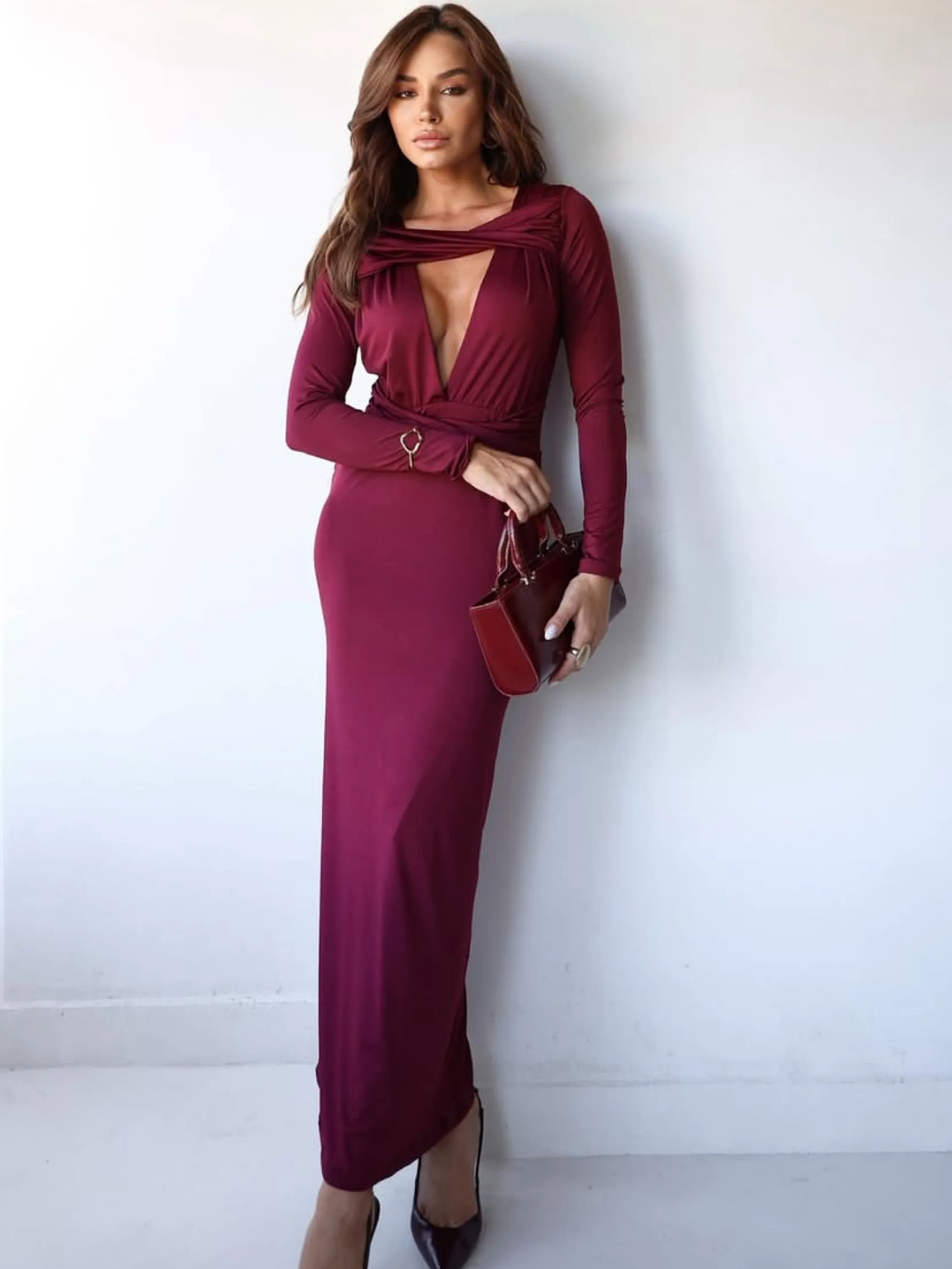 Vestido longo decote e manga longa tecido fluit
