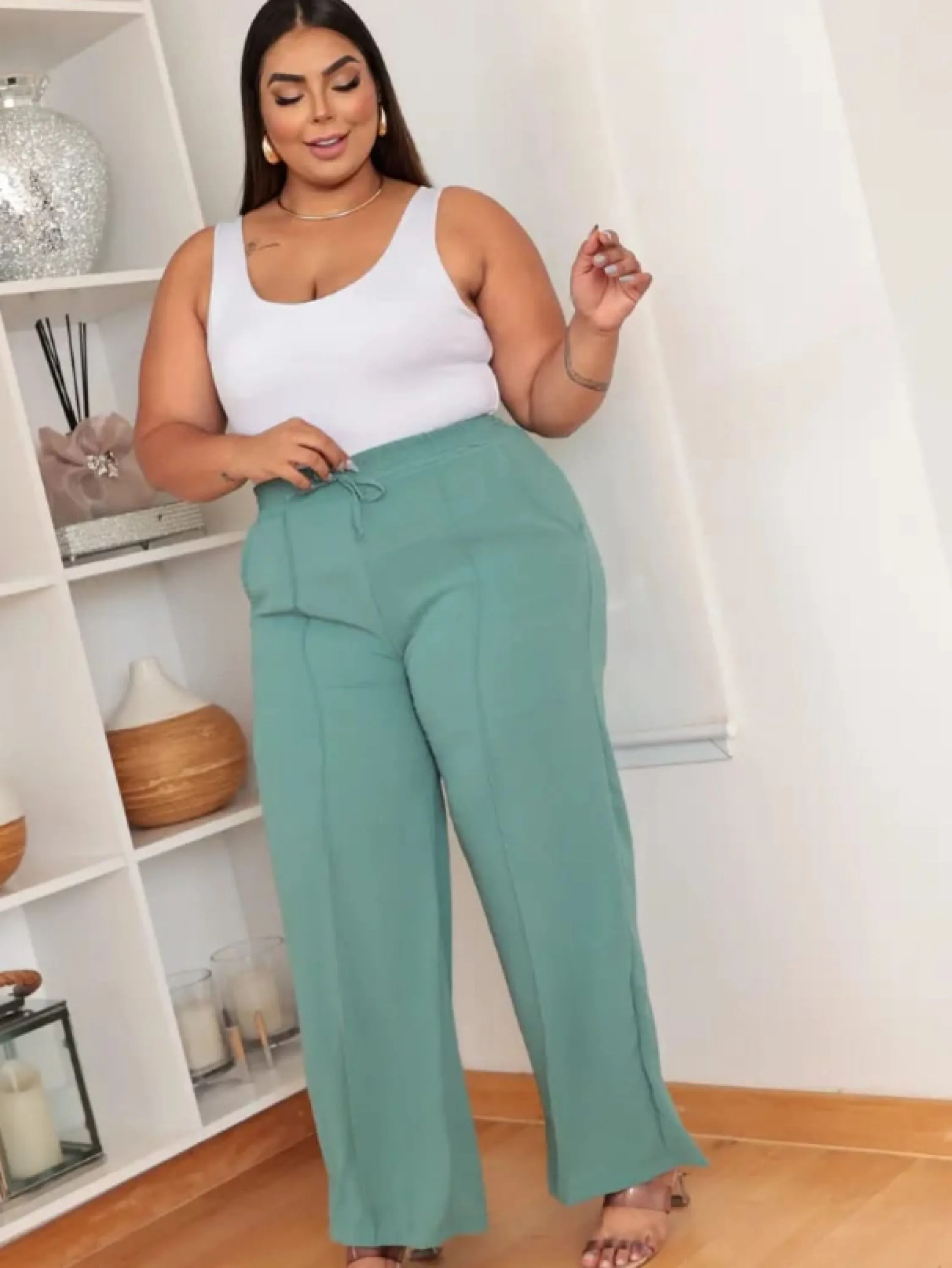 Calça pantalona forrada Plus size tecido Duna