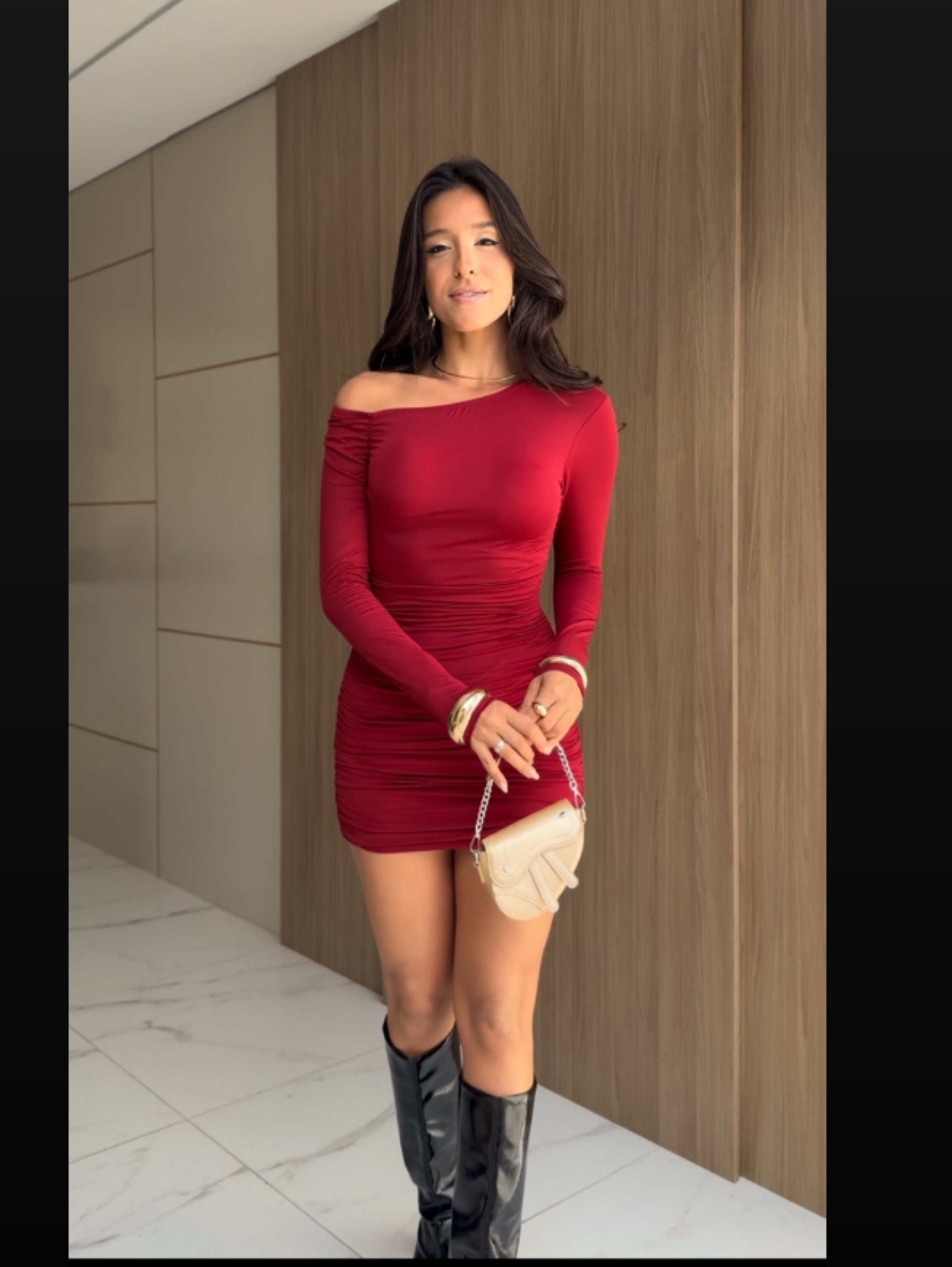 Vestido Gisele curto manga longa