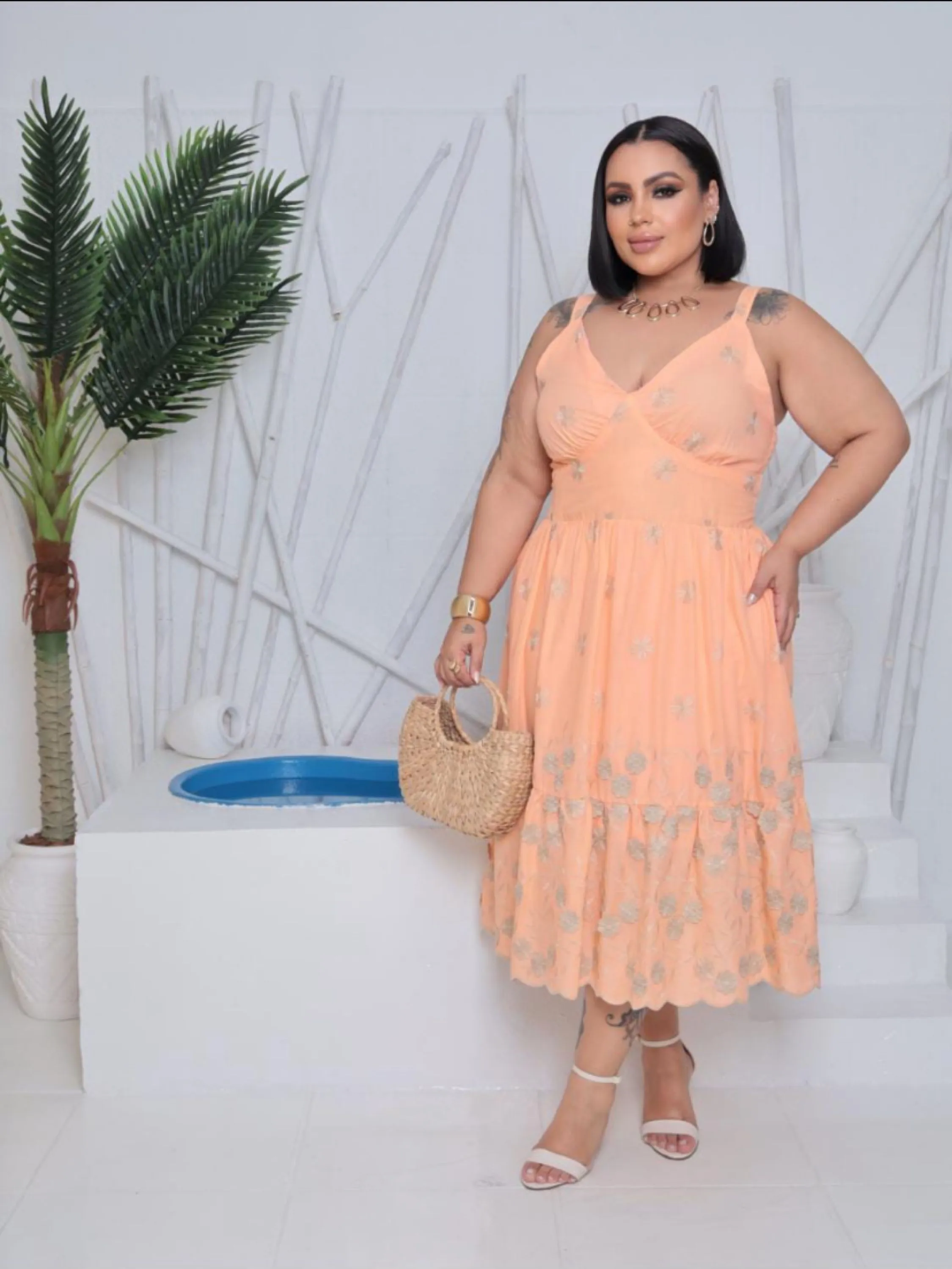 Vestido Mídi com alça regulável ,forrado e elastex