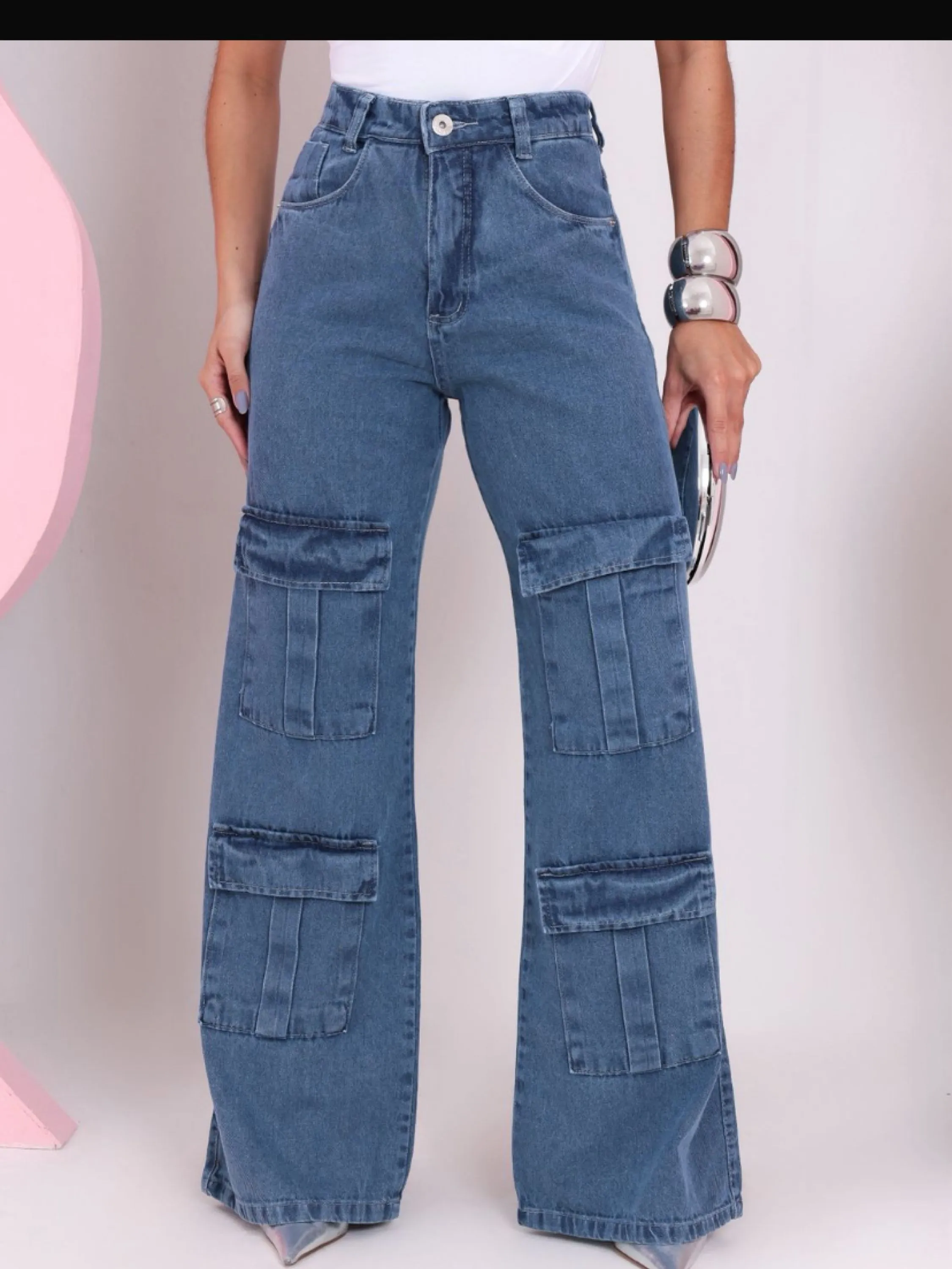 Calca jeans Cargo flare  4  bolsos frontais,cintura média