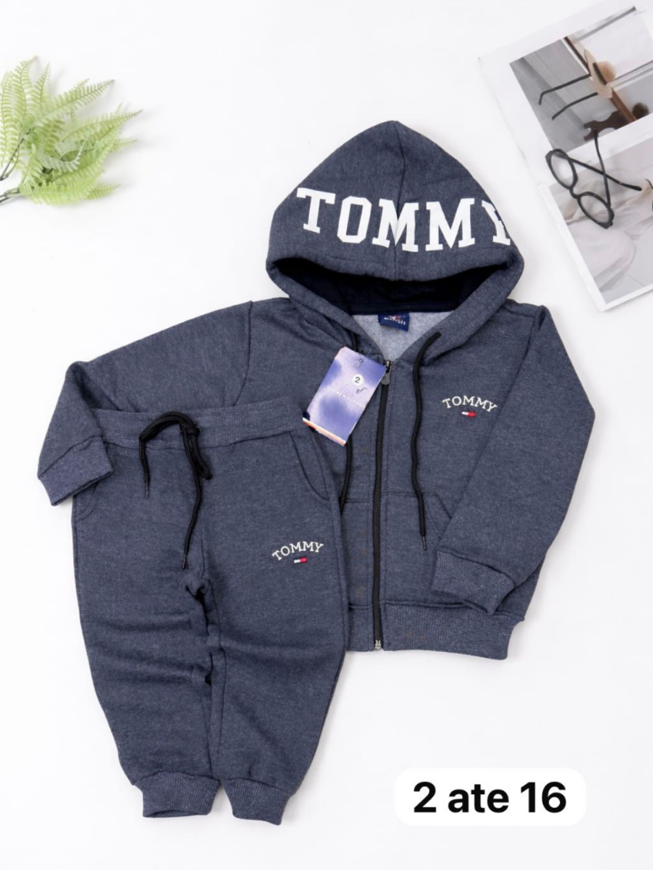 Conjunto Tommy de moletom infantil /juvenil