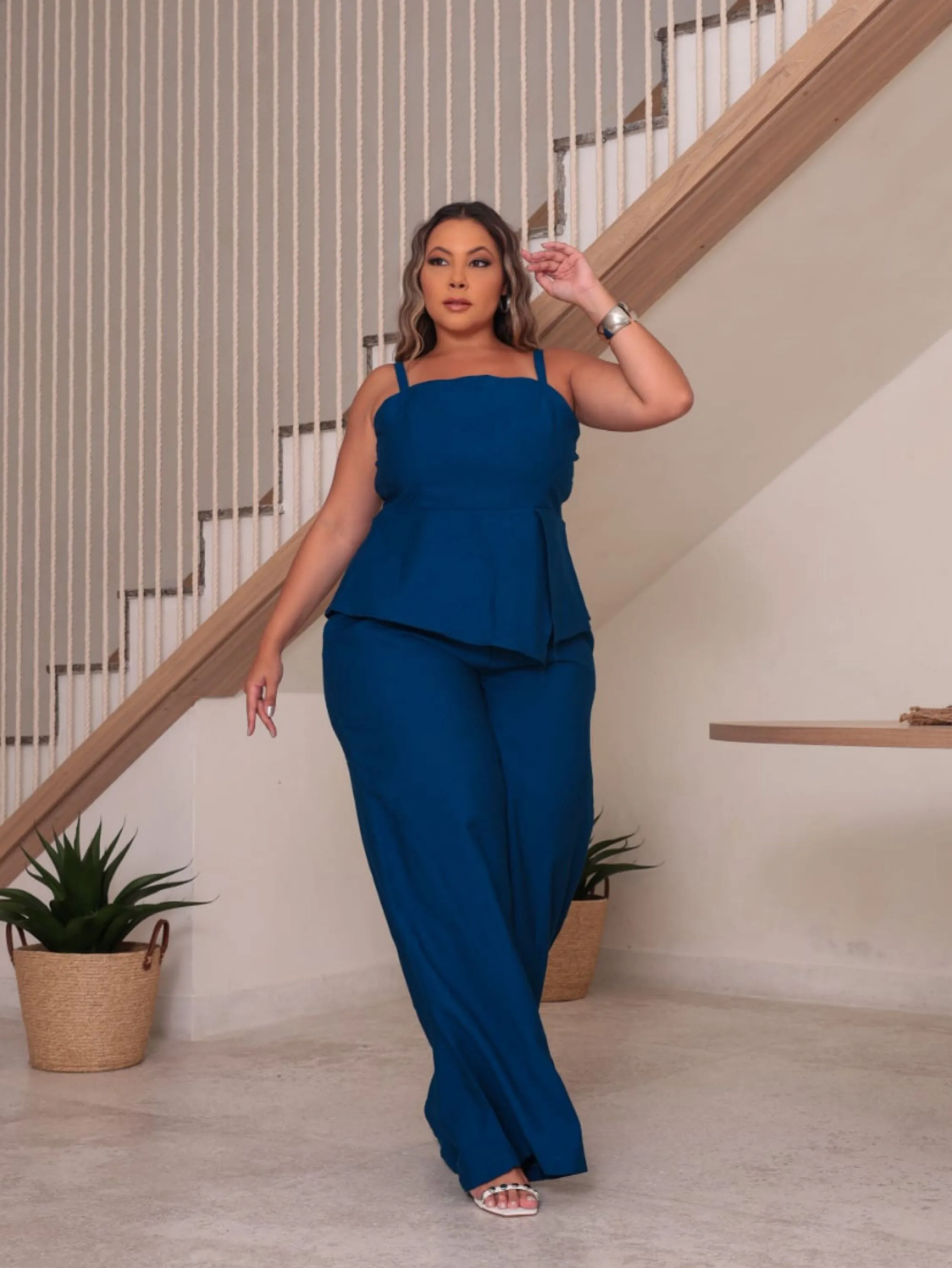 Conjunto Pantalona com bolsos e blusa alça regulável