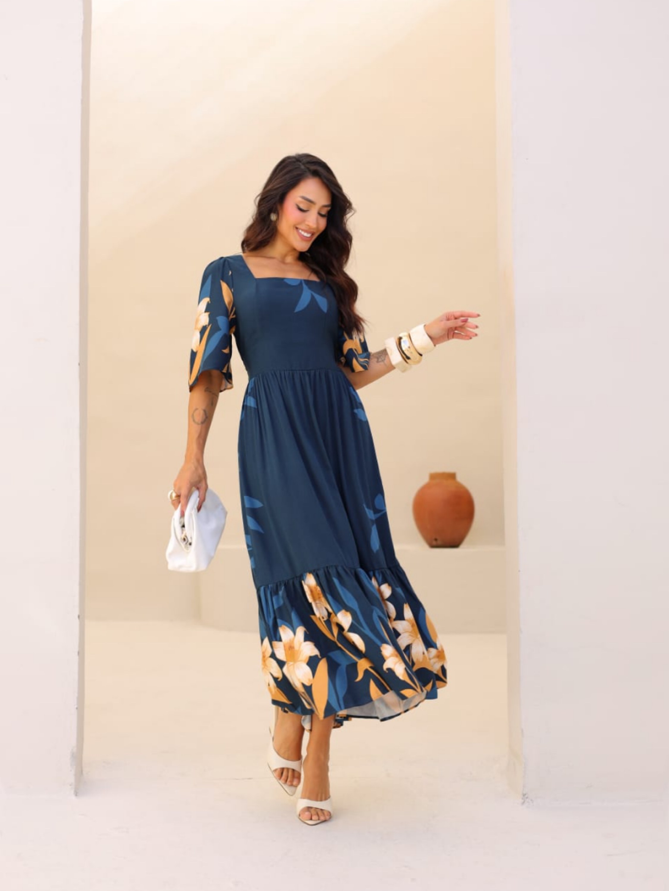 Vestido Aurora longo com detalhe floral