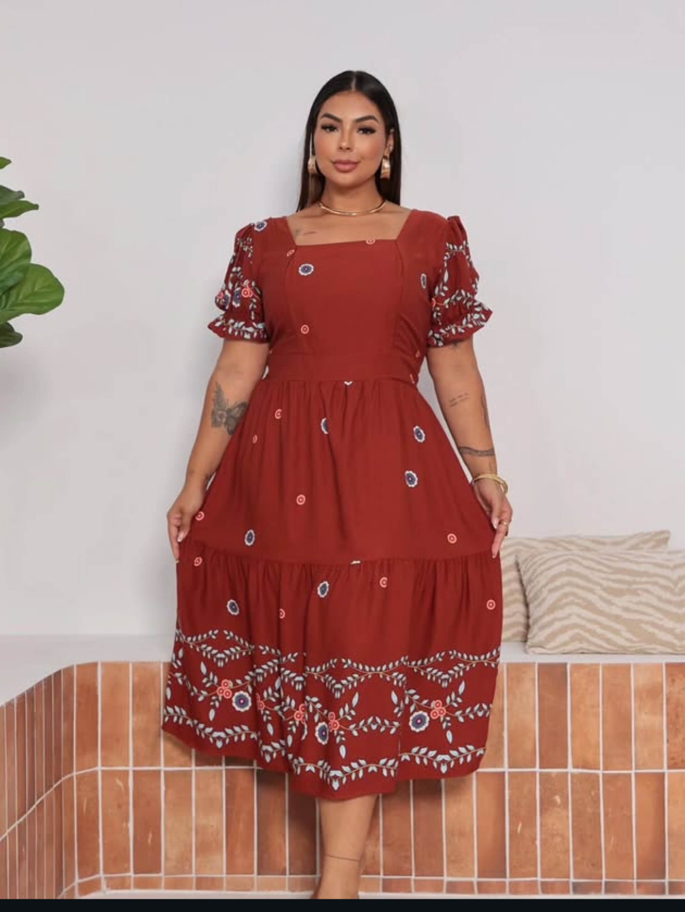 Vestido bordado floral Plus size