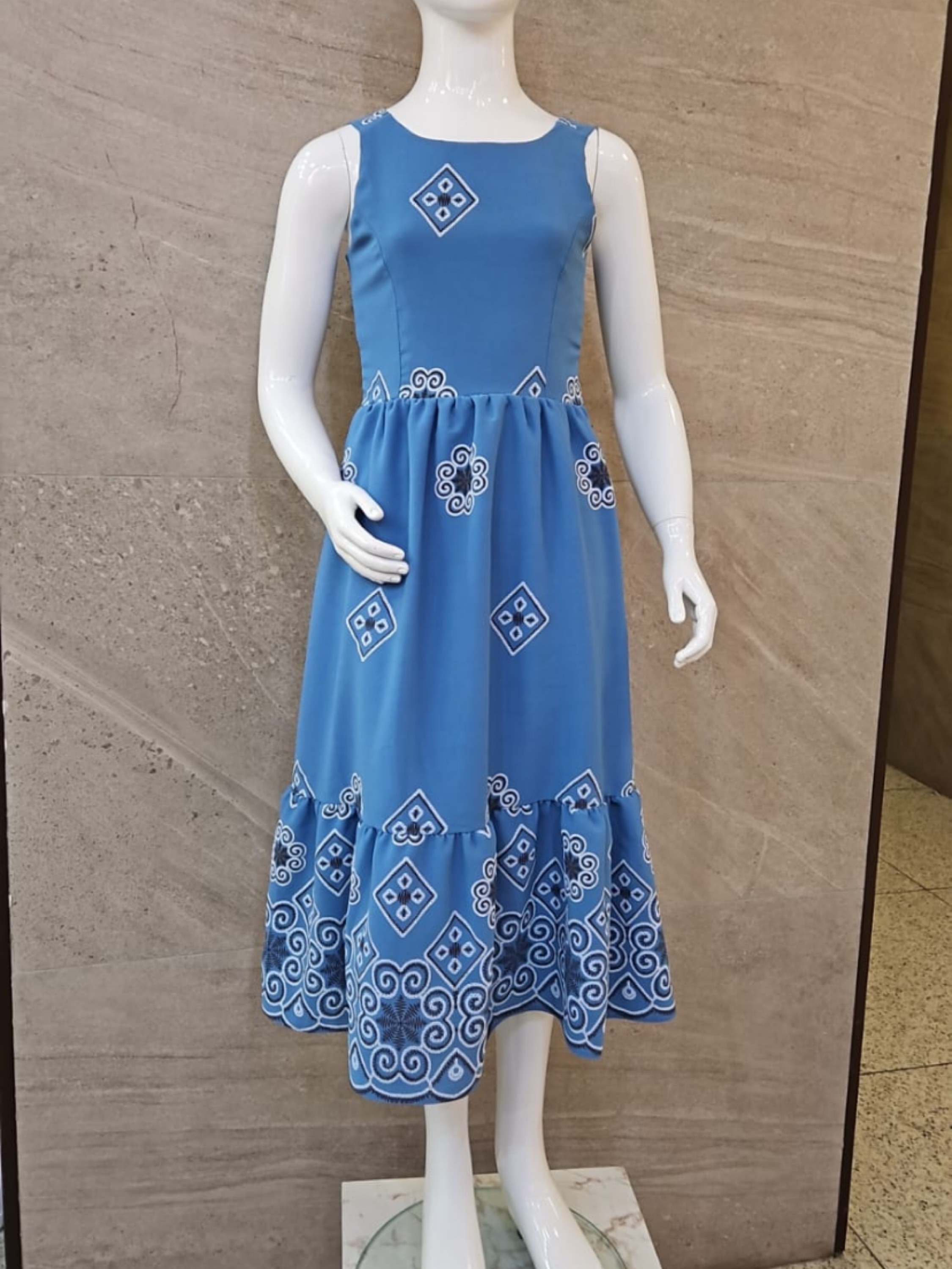 Vestido juvenil mídi