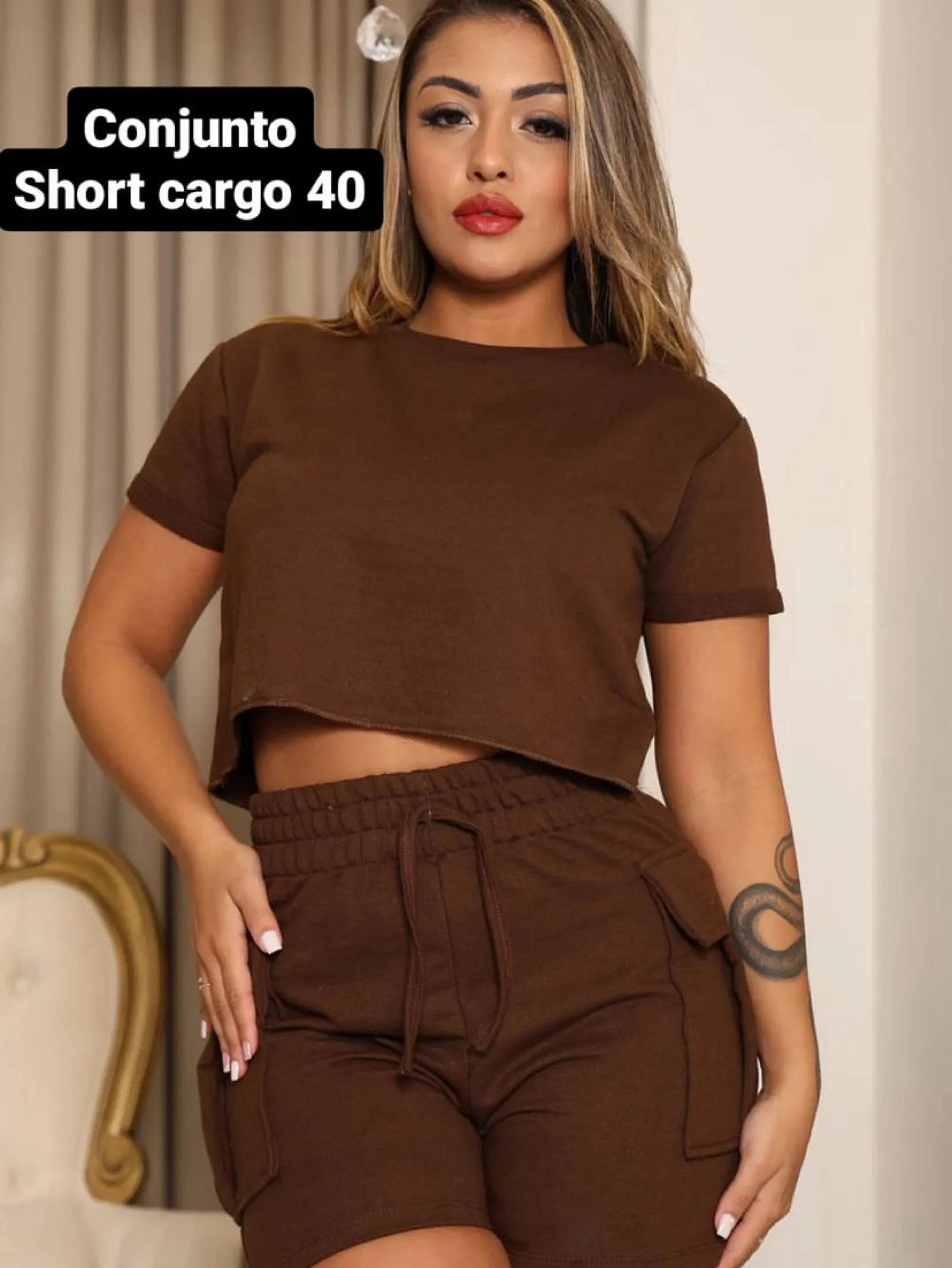 Conjunto shorts cargo e Cropped tecido moletinho