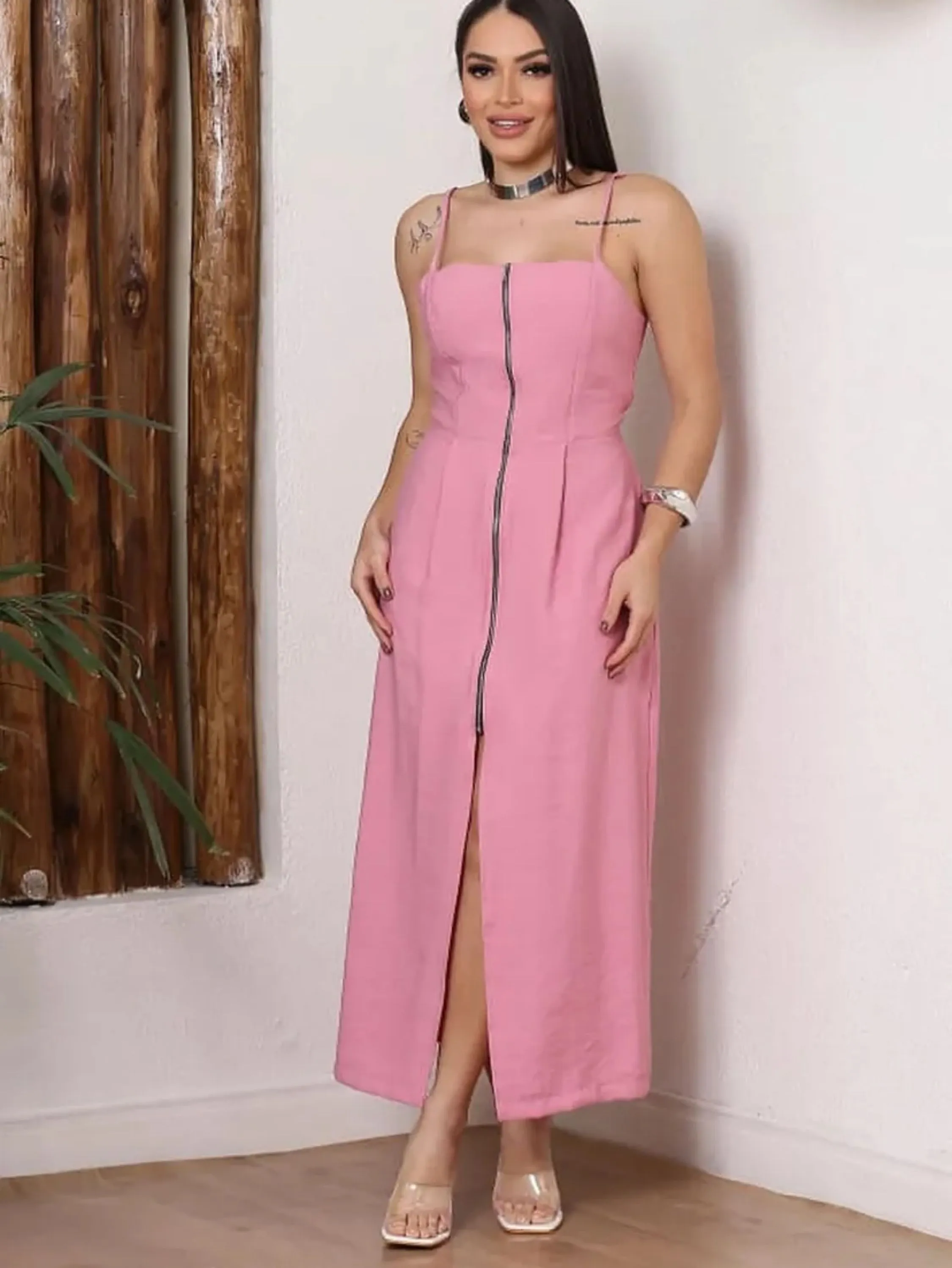 Vestido mídi de alcinha ,Borjo e zíper na frente