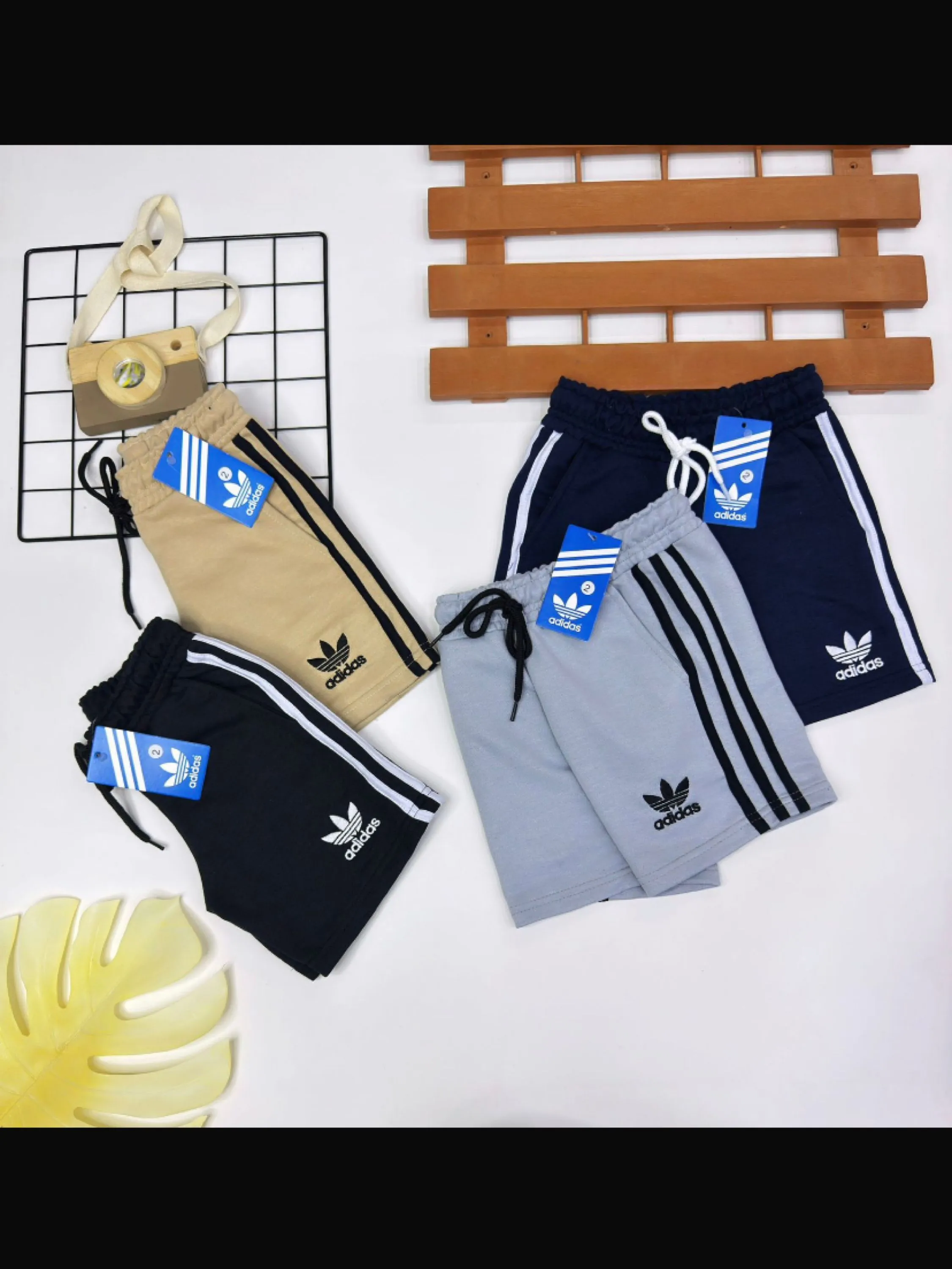 Bermuda adidas com elástico e cordão tecido Moletinho