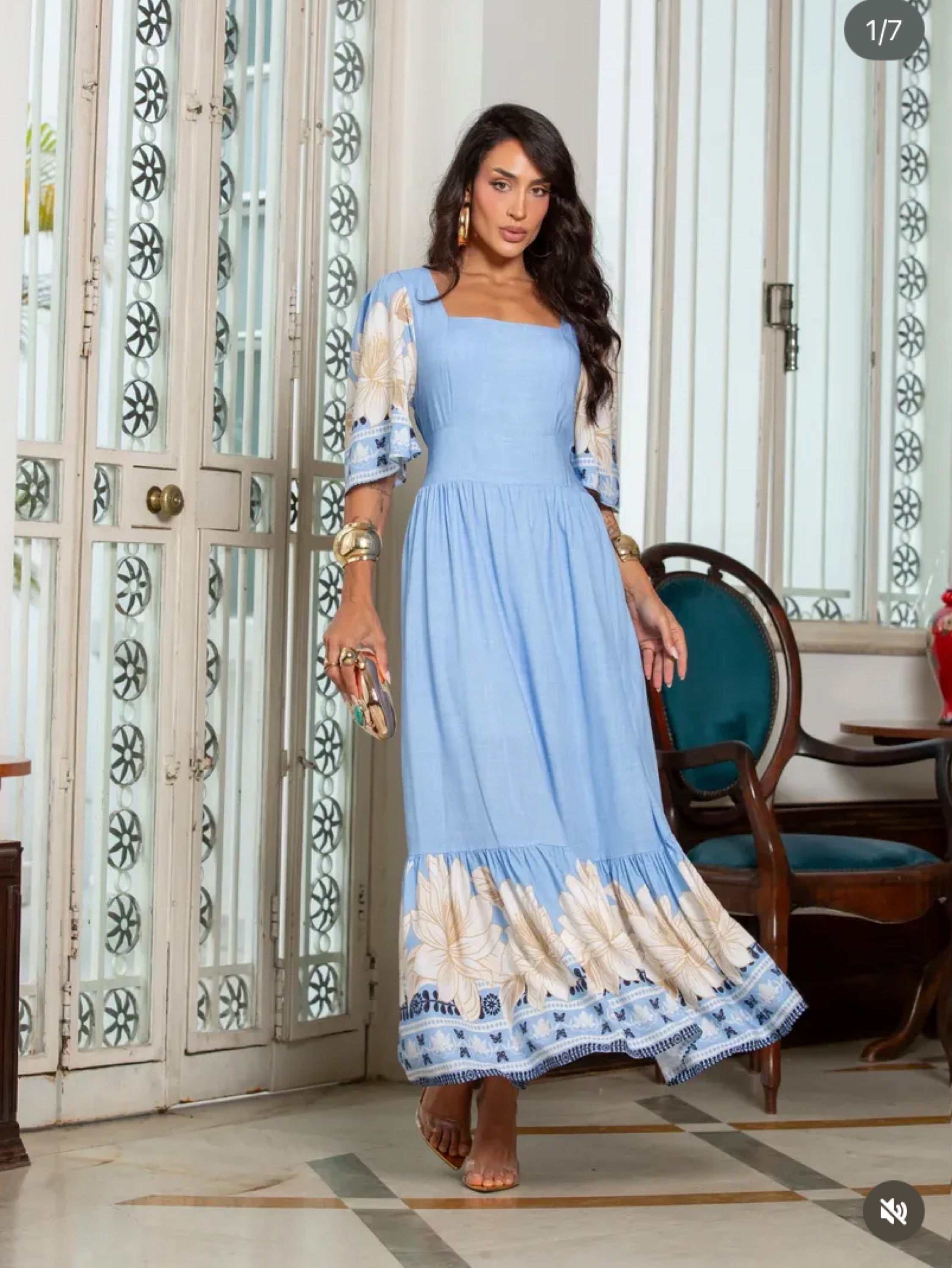 Vestido longuete com mangas fluidas