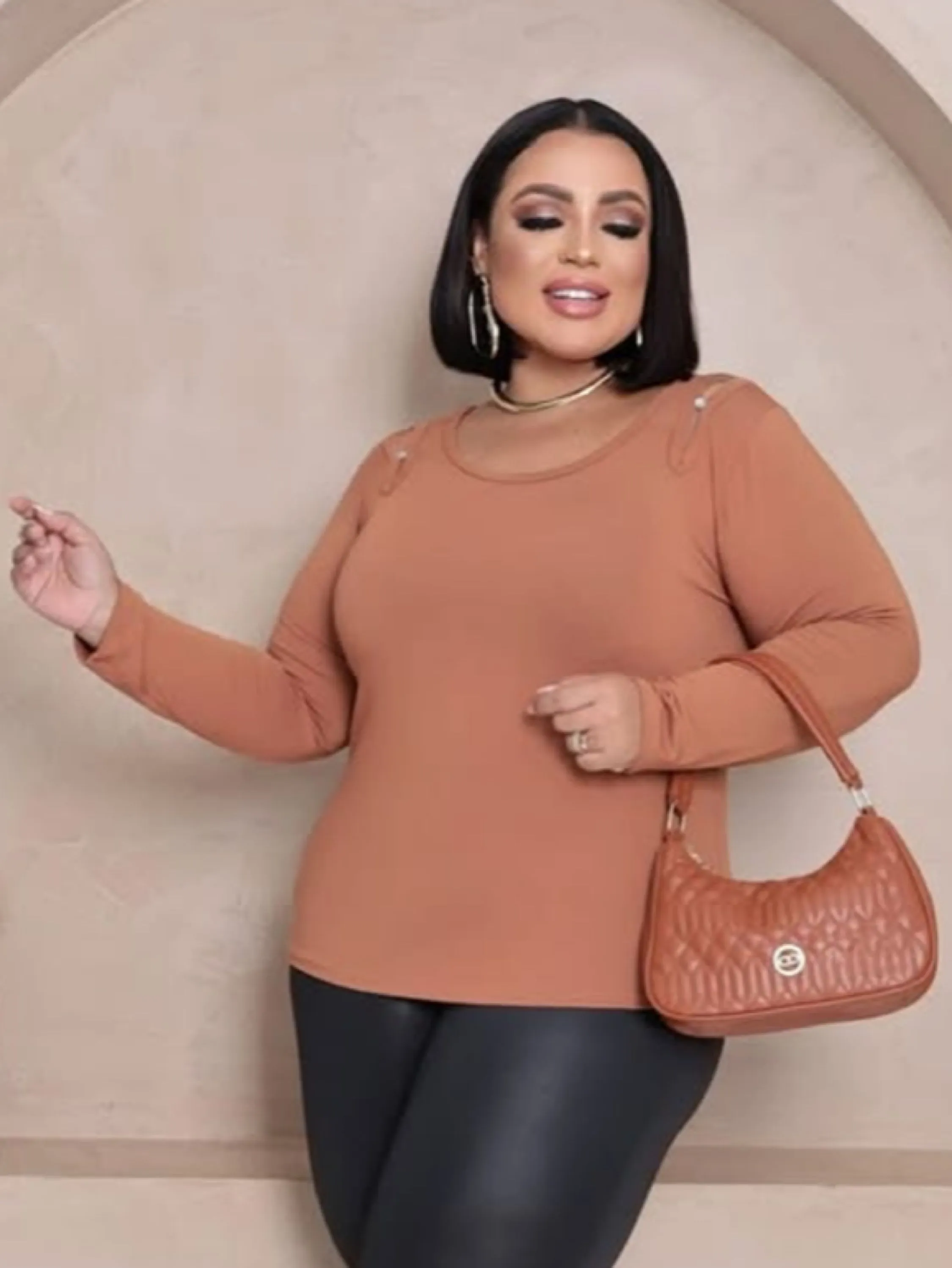Blusa manga longa detalhe no ombro plus size  (99)