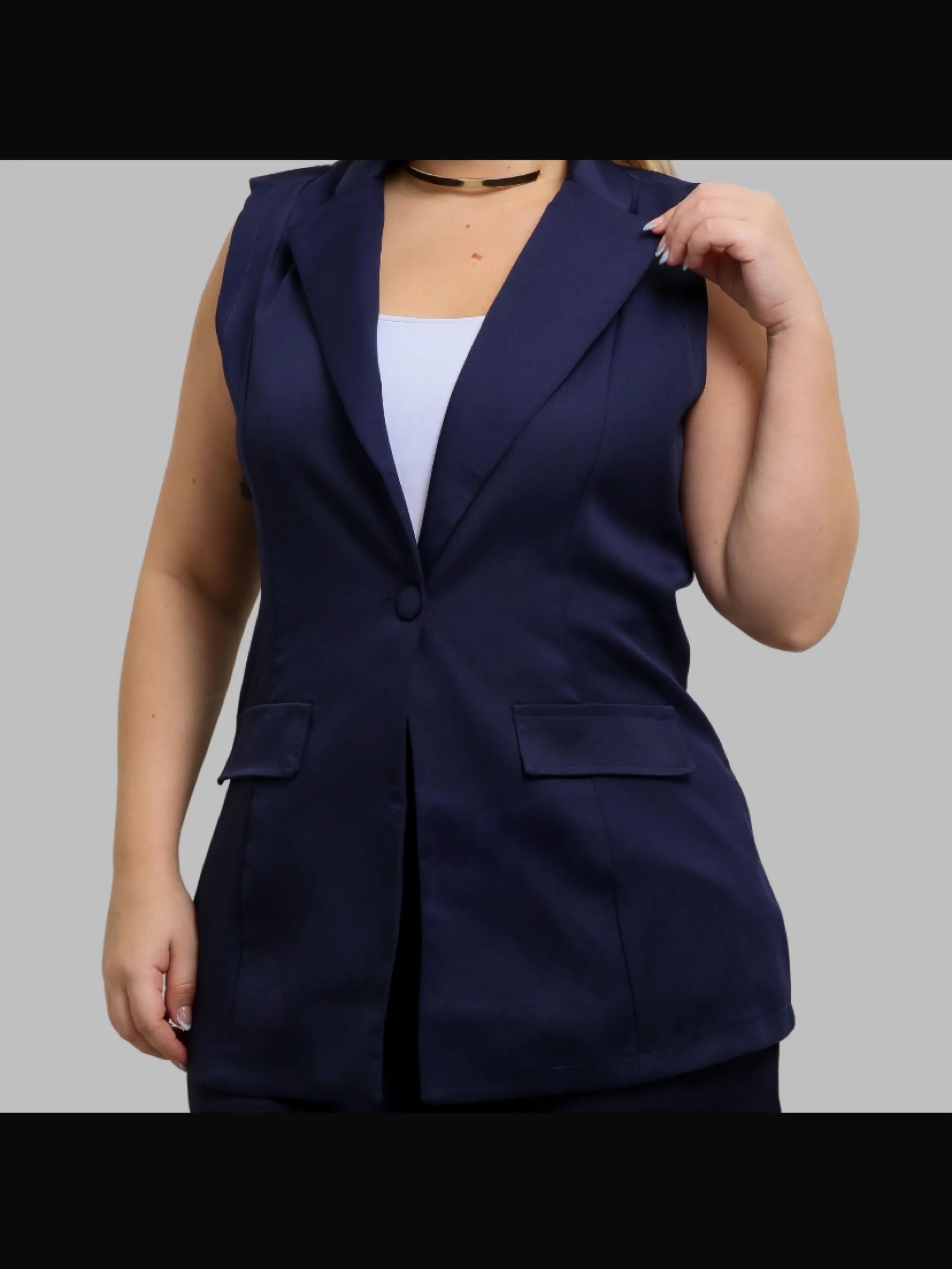 Colete blazer Max com botão encapado tecido alfaiataria