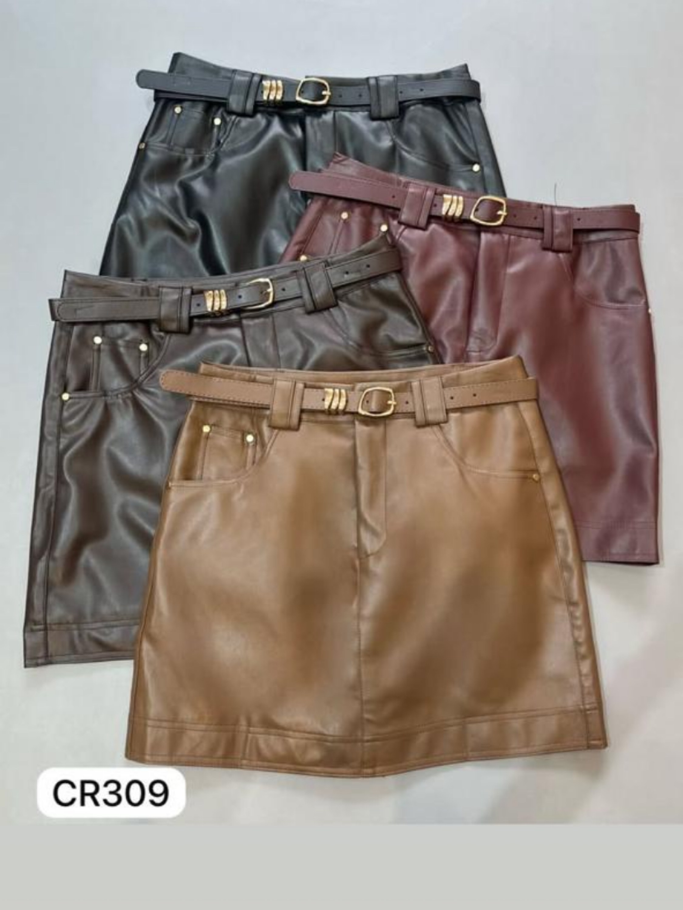 Shorts saia com cinto em courino