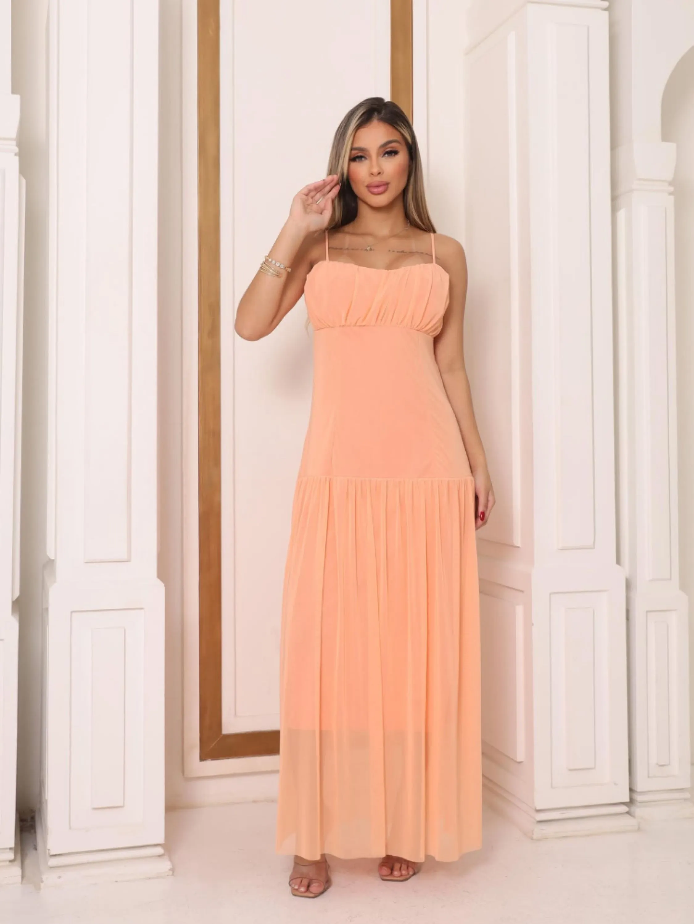 Vestido longo com Borjo e ajca regulável