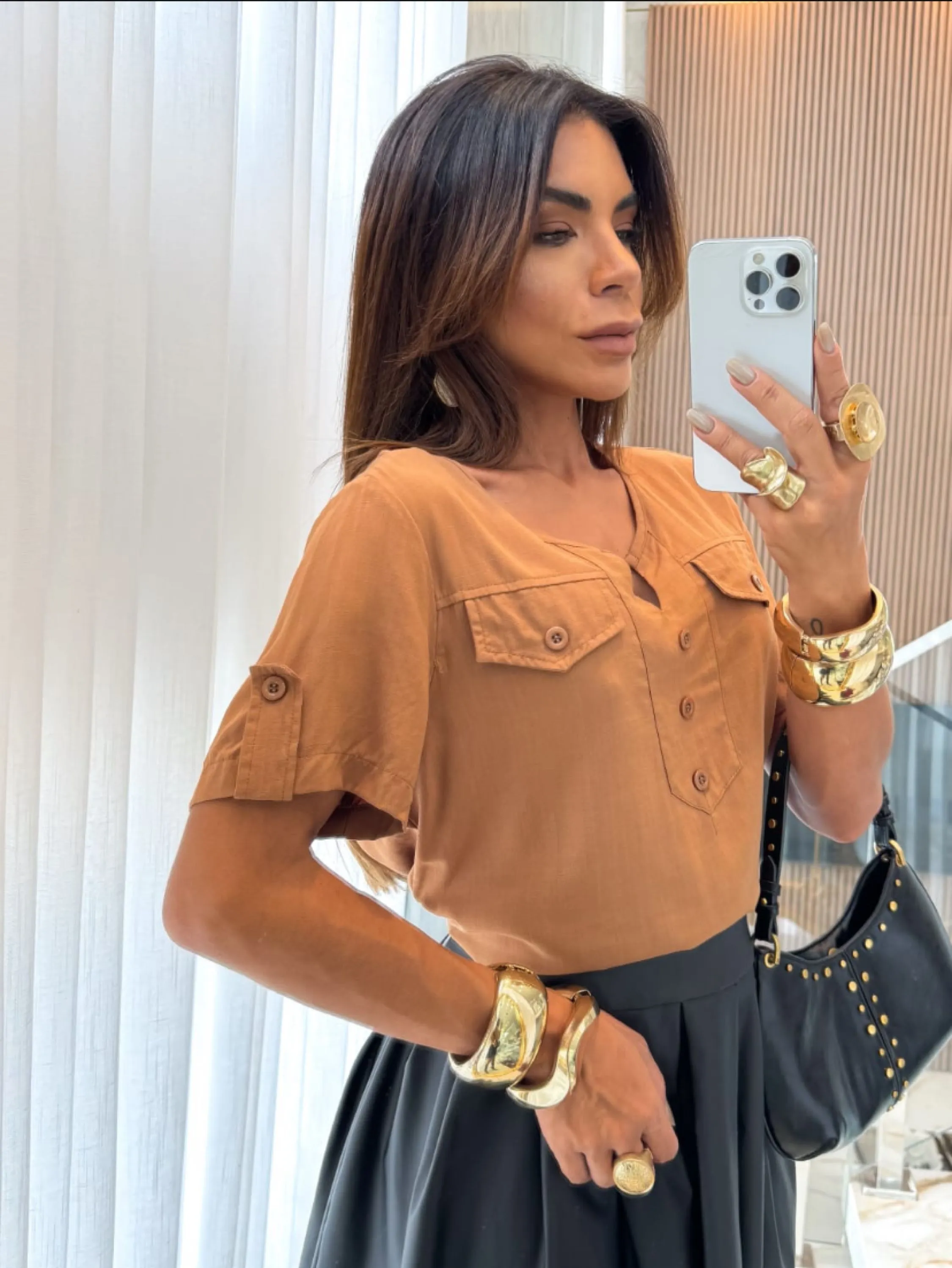 Blusa manga curta com botões tecido visco linho