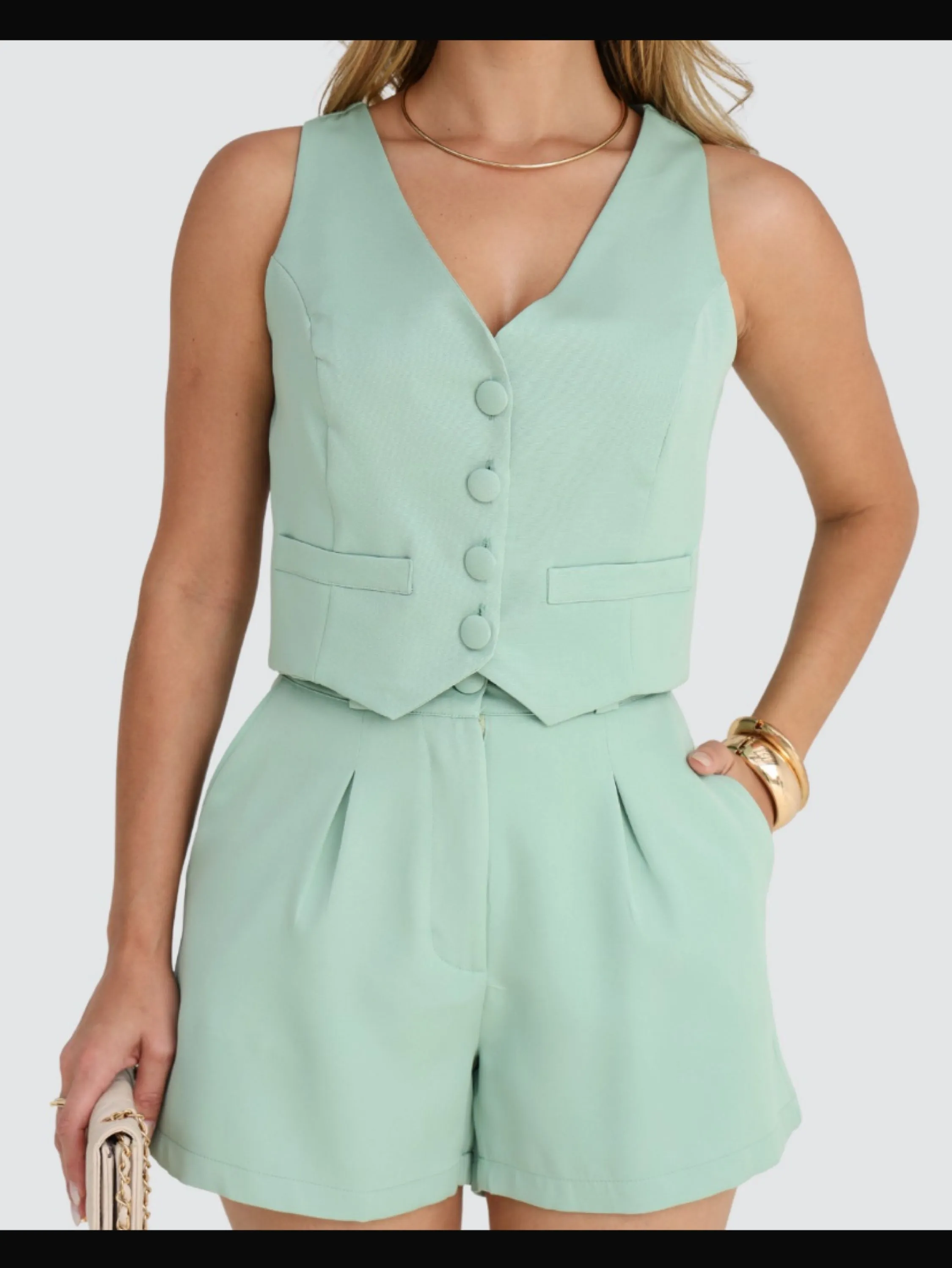 Conjunto short e colete tecido alfaiataria