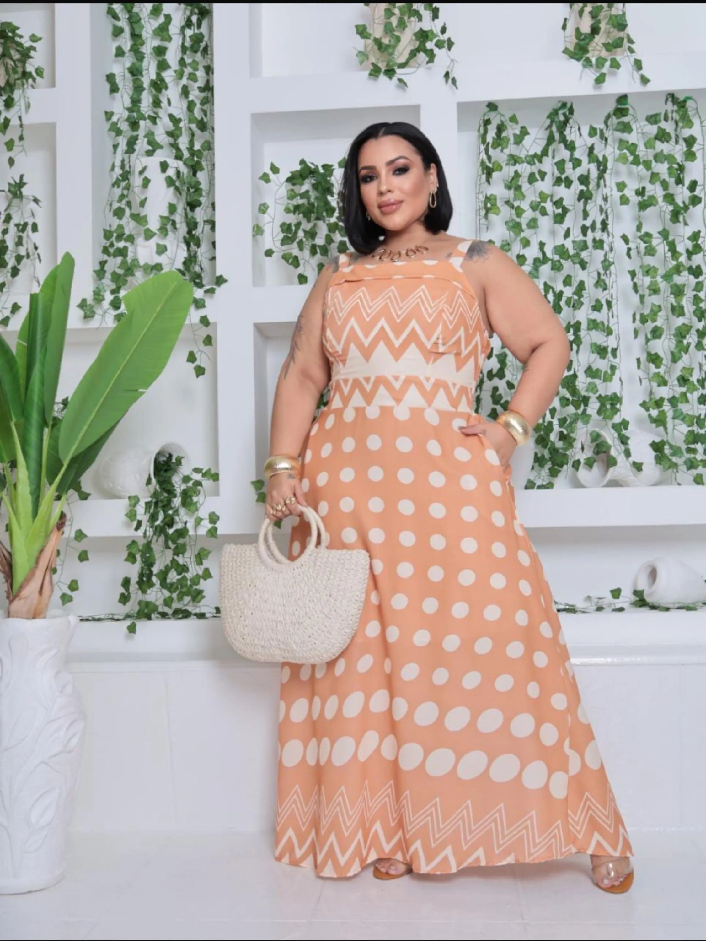 Vestido longo de alcinha e lástex nas costas Plus Size