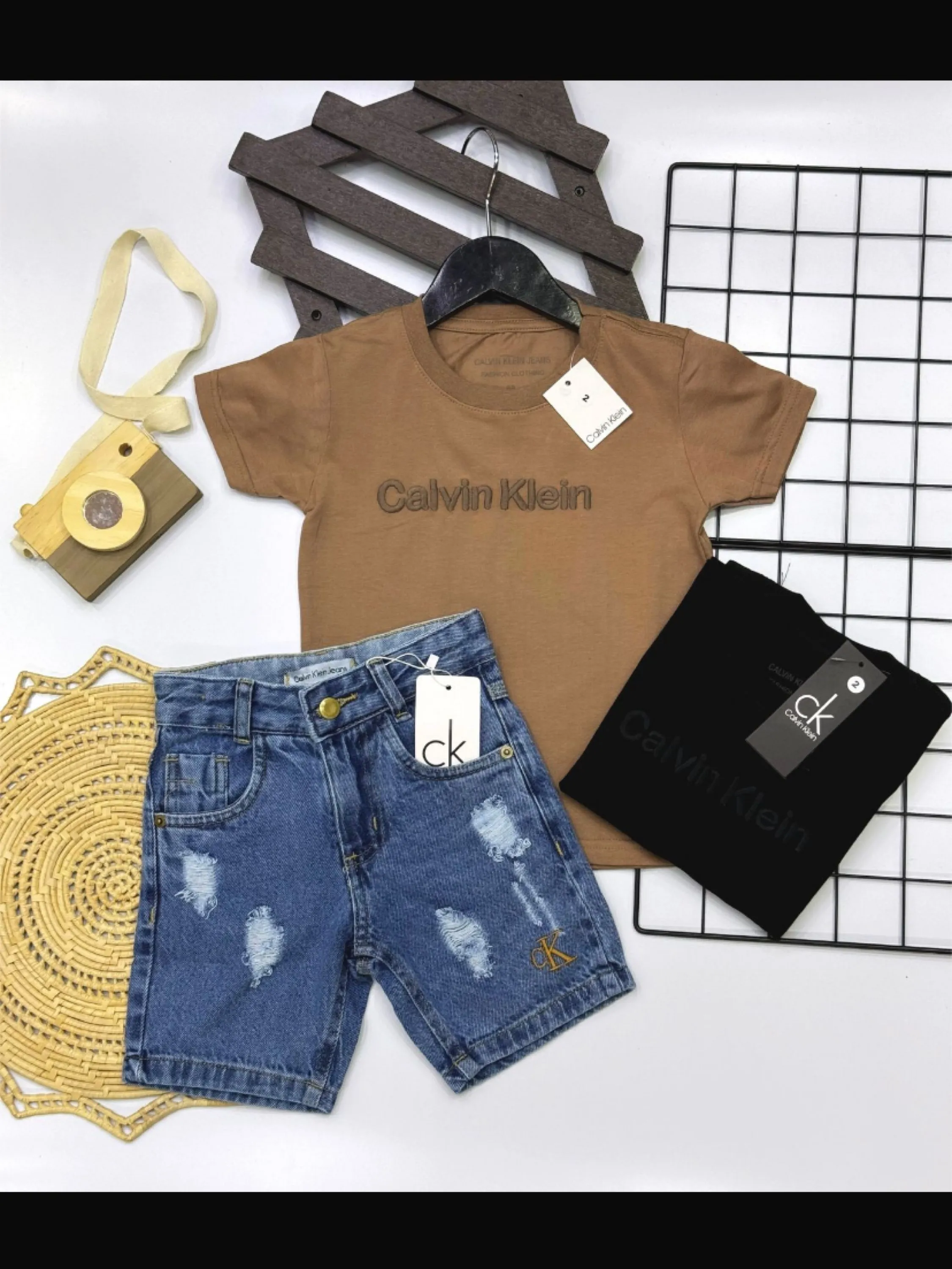 Conjunto Calvin Klein infantil/juvenil bermuda jeans e camiseta malha peruana linha premium