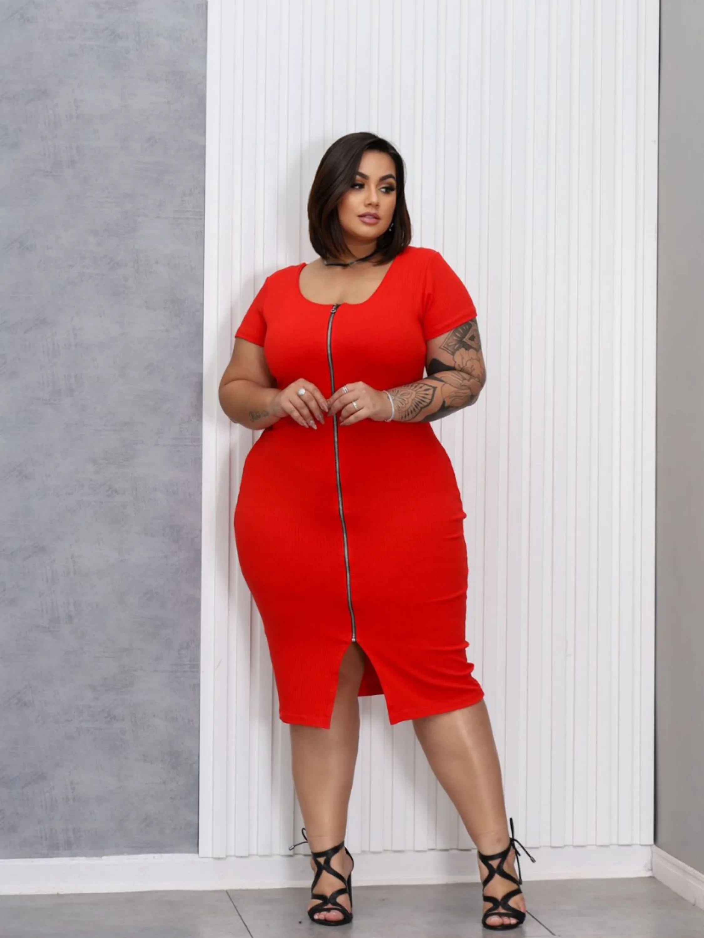 Vestido mídi c/zíper plus size tecido canelado veste até 48