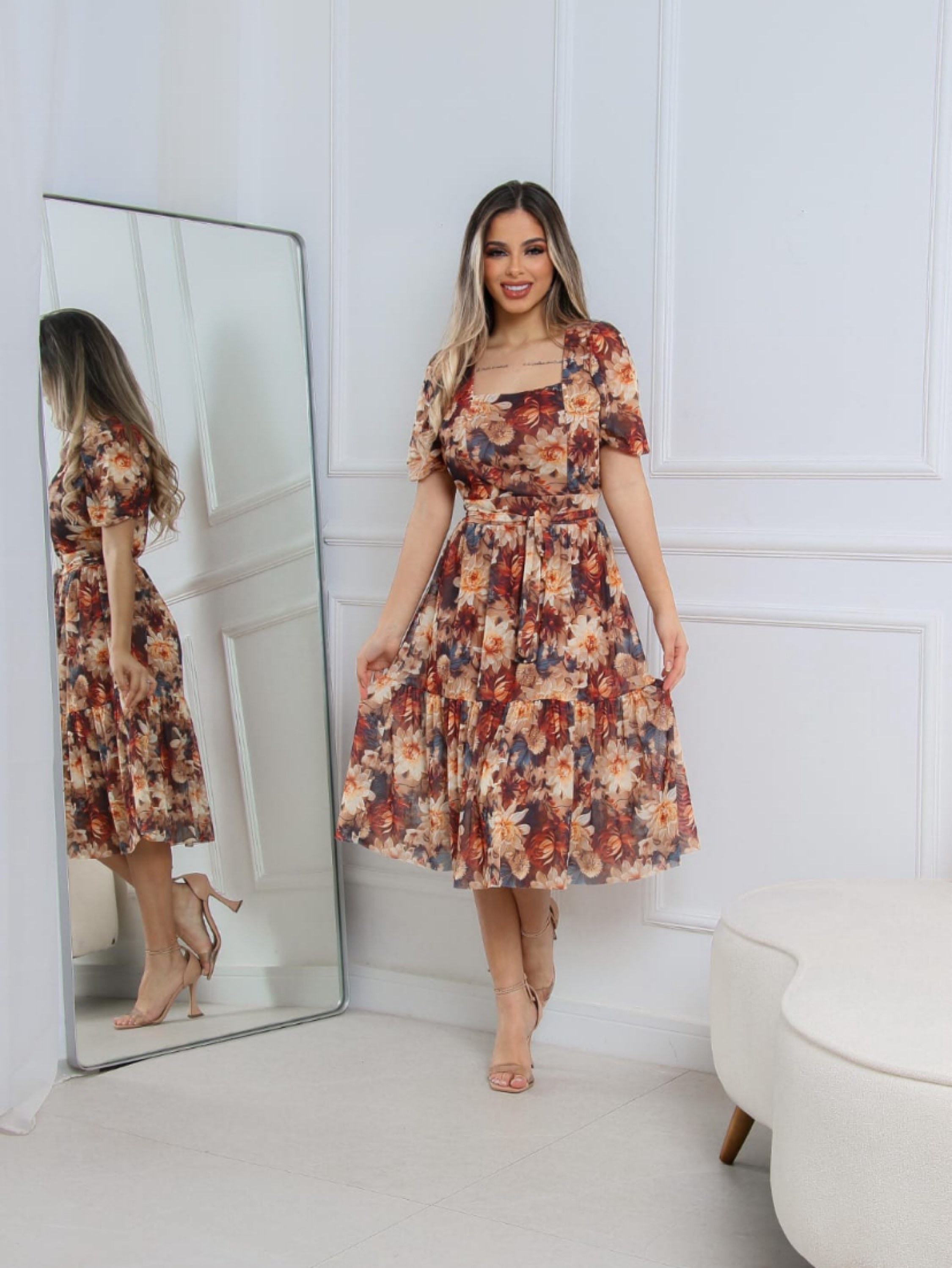 Vestido curto com estampas variada