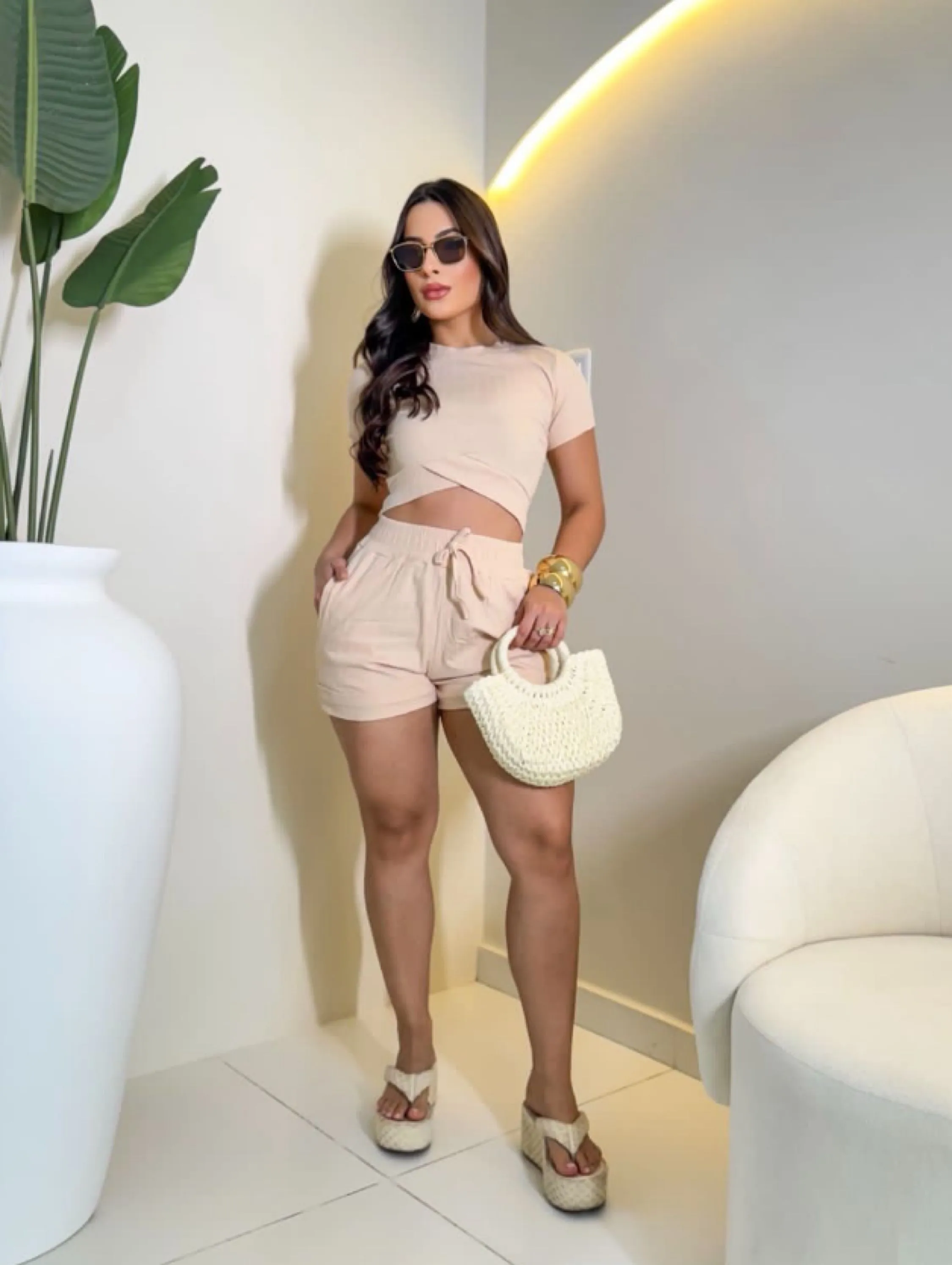 Conjunto shorts com bolso ,elástico na cintura e crooped