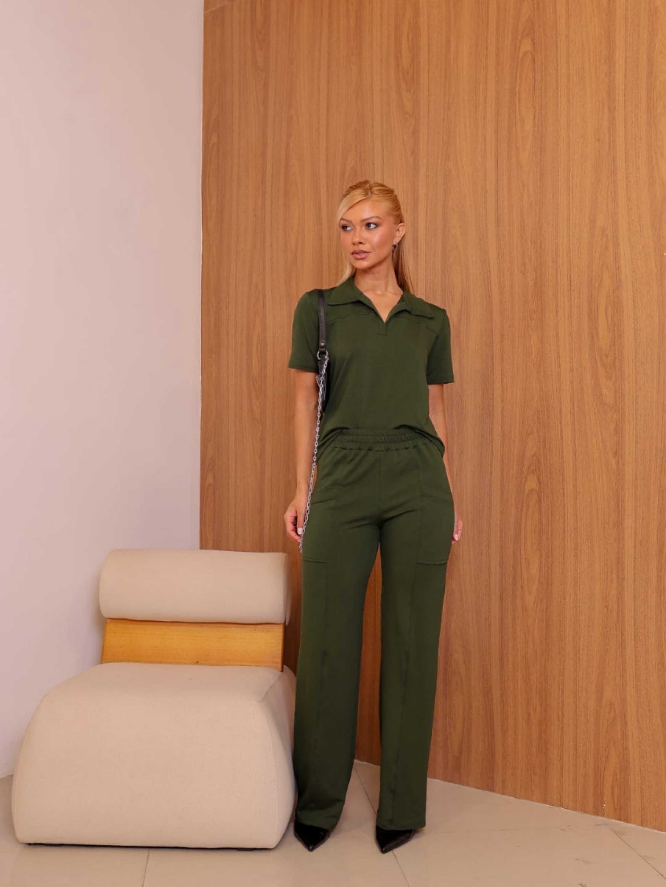 Conjunto calça Reta e blusinha com gola