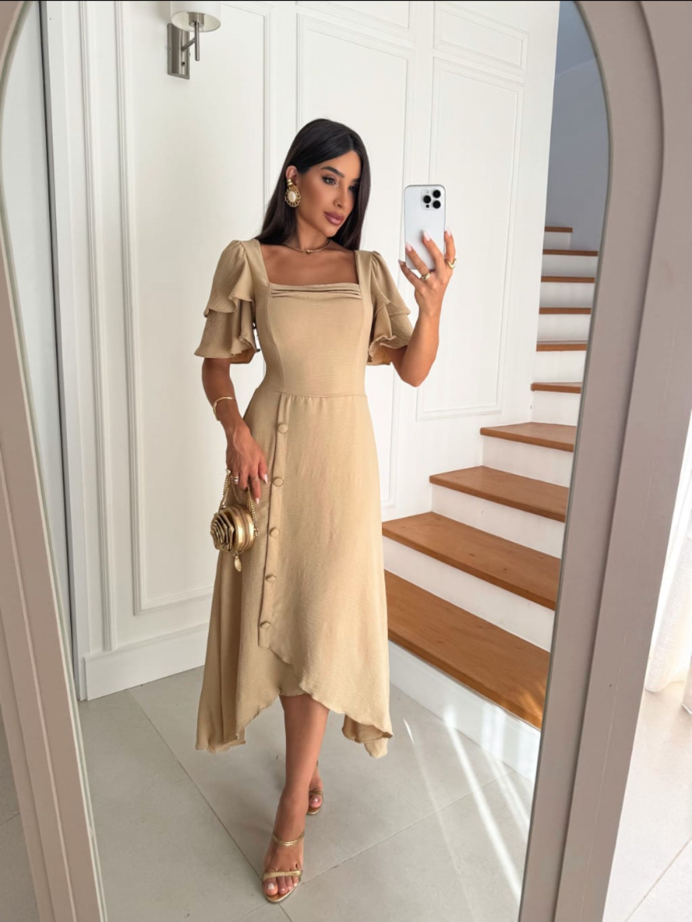 Vestido mídi com forró e bordo ,botão encapado