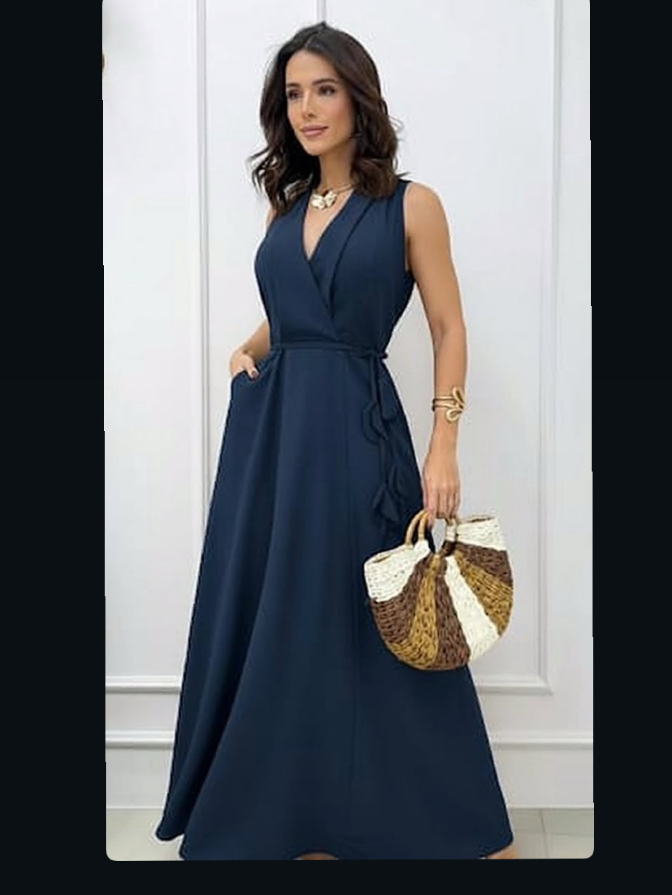 Vestido longo com decote