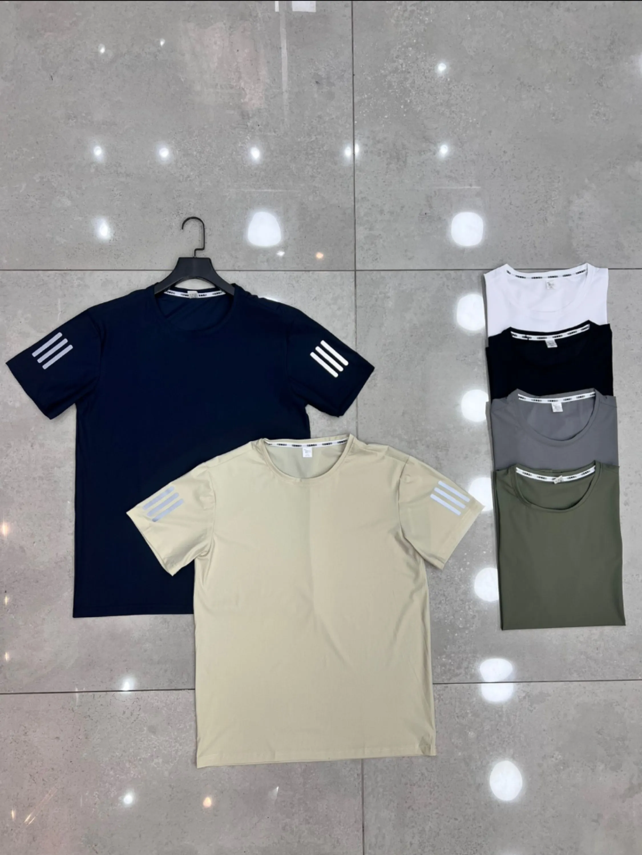 Camiseta básica masculina gola careca