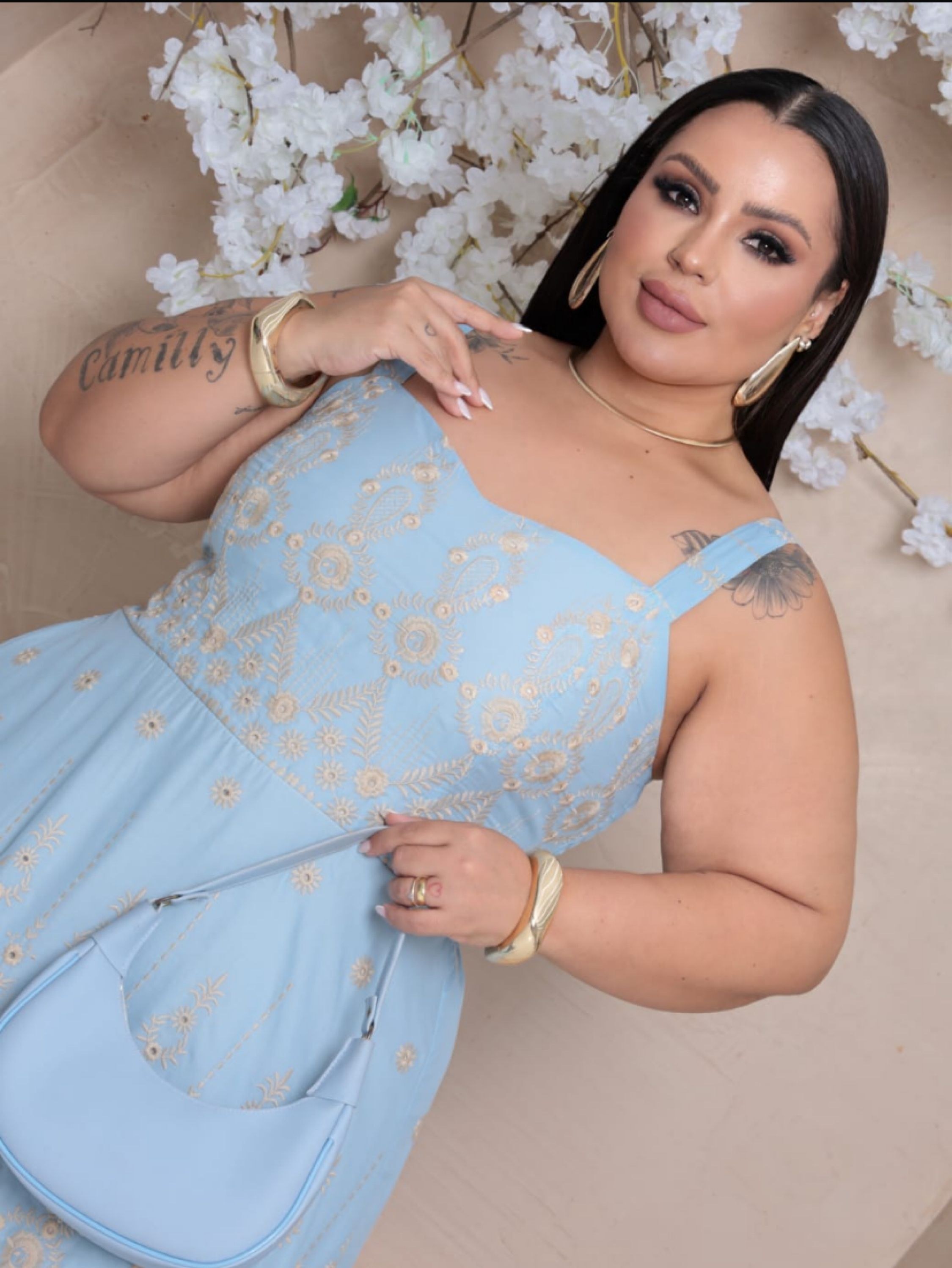 Vestido longo de alças reguláveis e forro