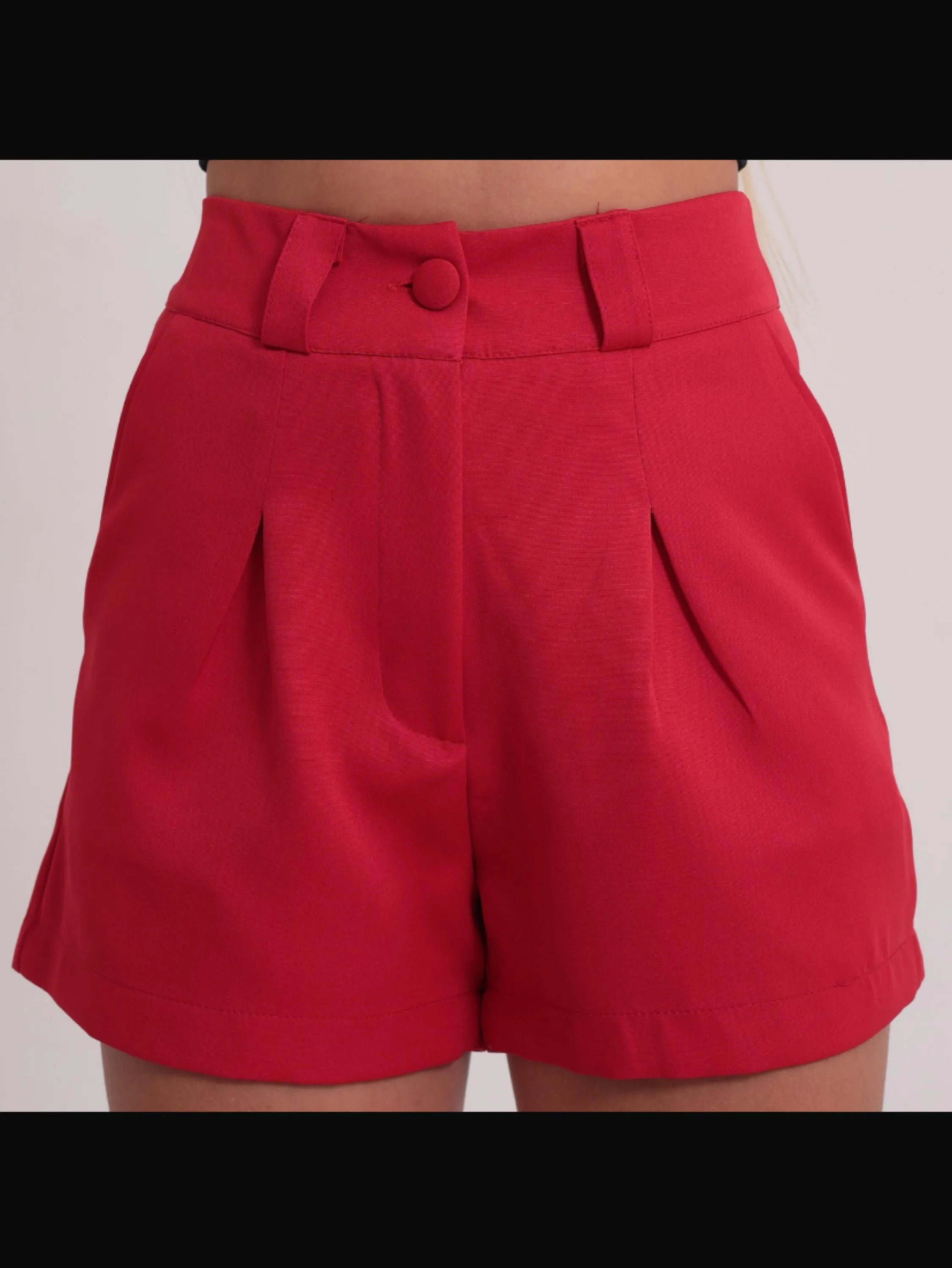 Shorts Tayná com bolsos ,passante e botões encapados
