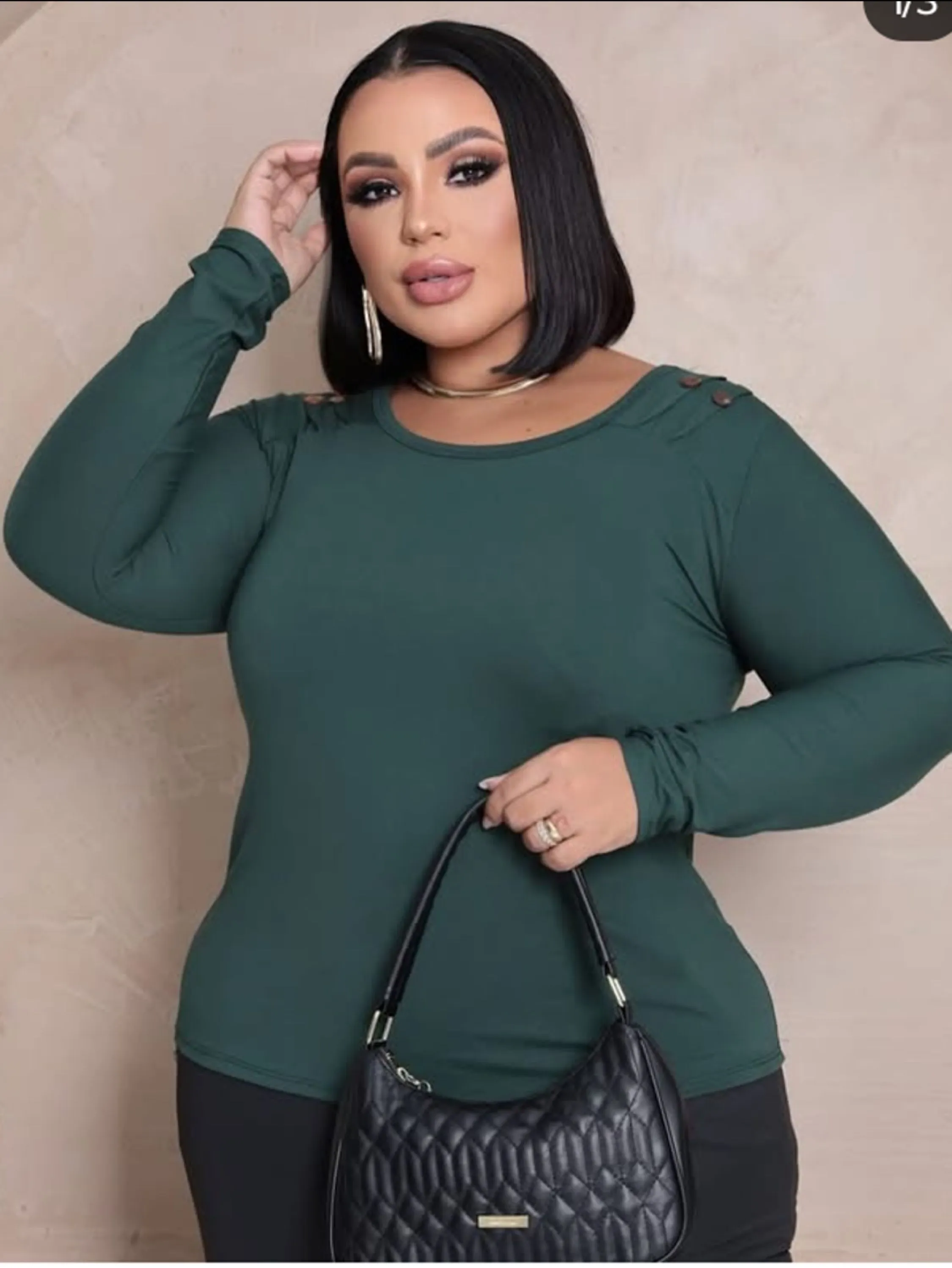 Blusa manga longa detalhe no ombro plus size