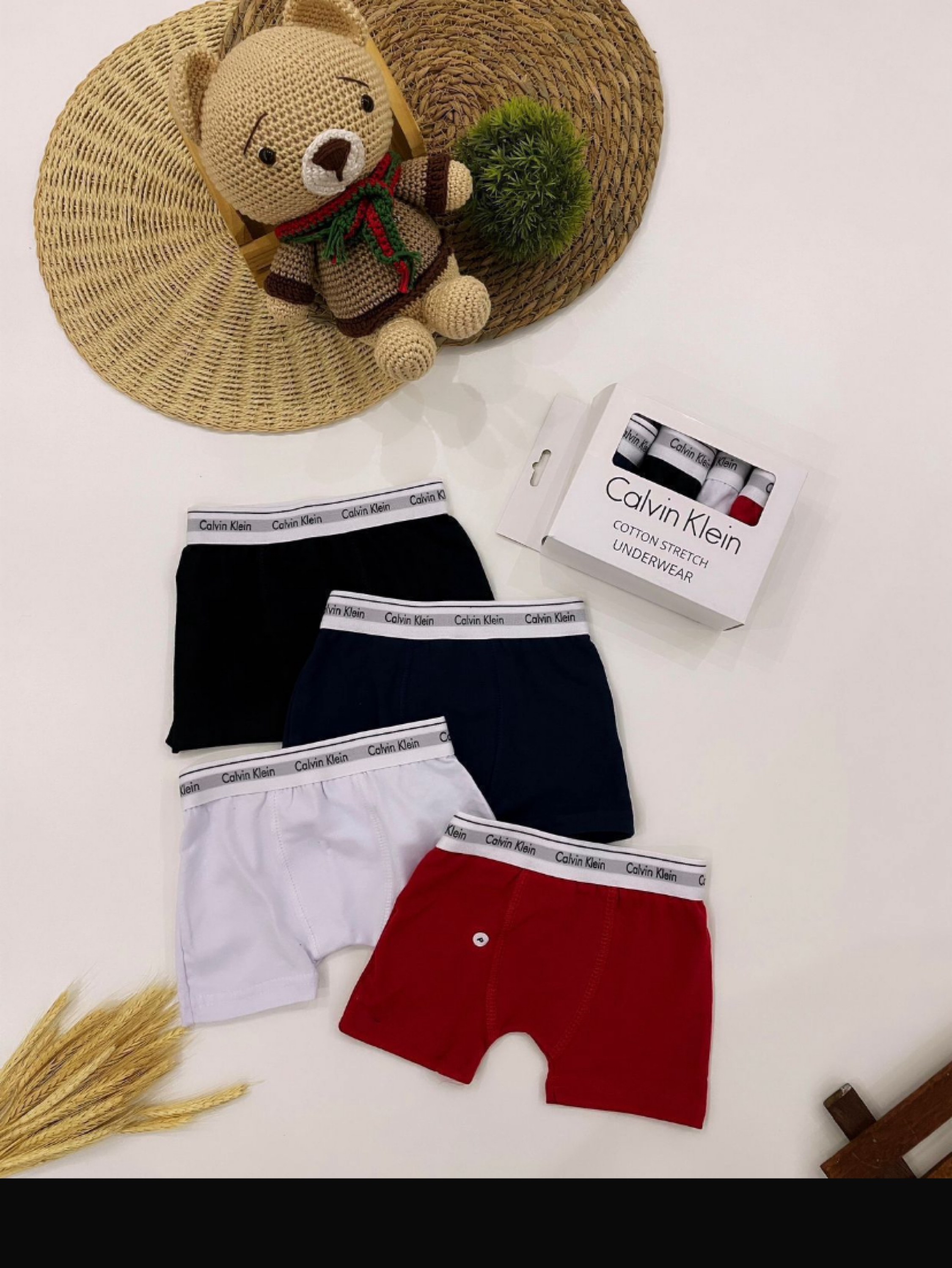 Kit com 4 cuecas Calvin Klein infantil