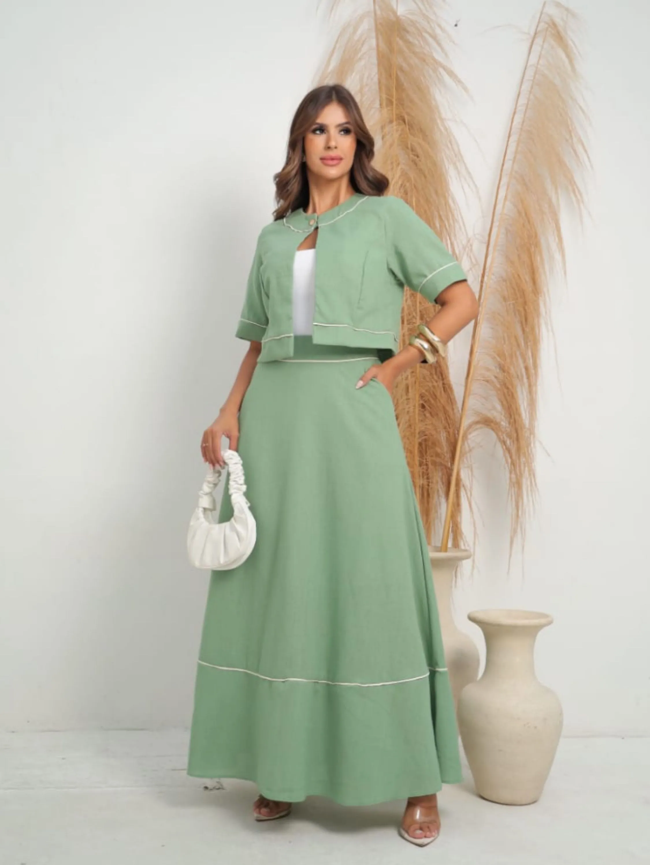 Conjunto saia midi e casaquinho em linho
