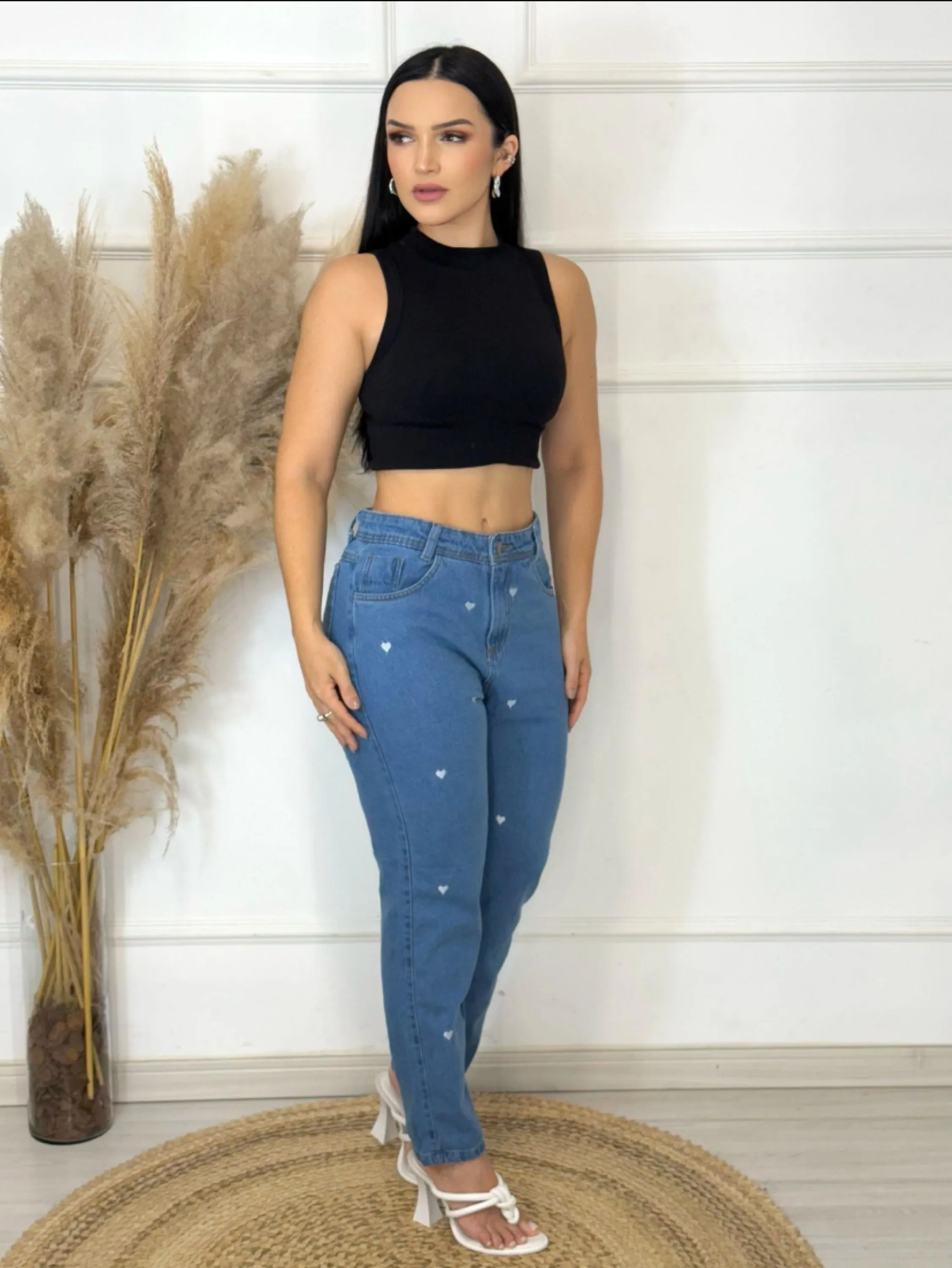 Calça jeans Mom Bordada