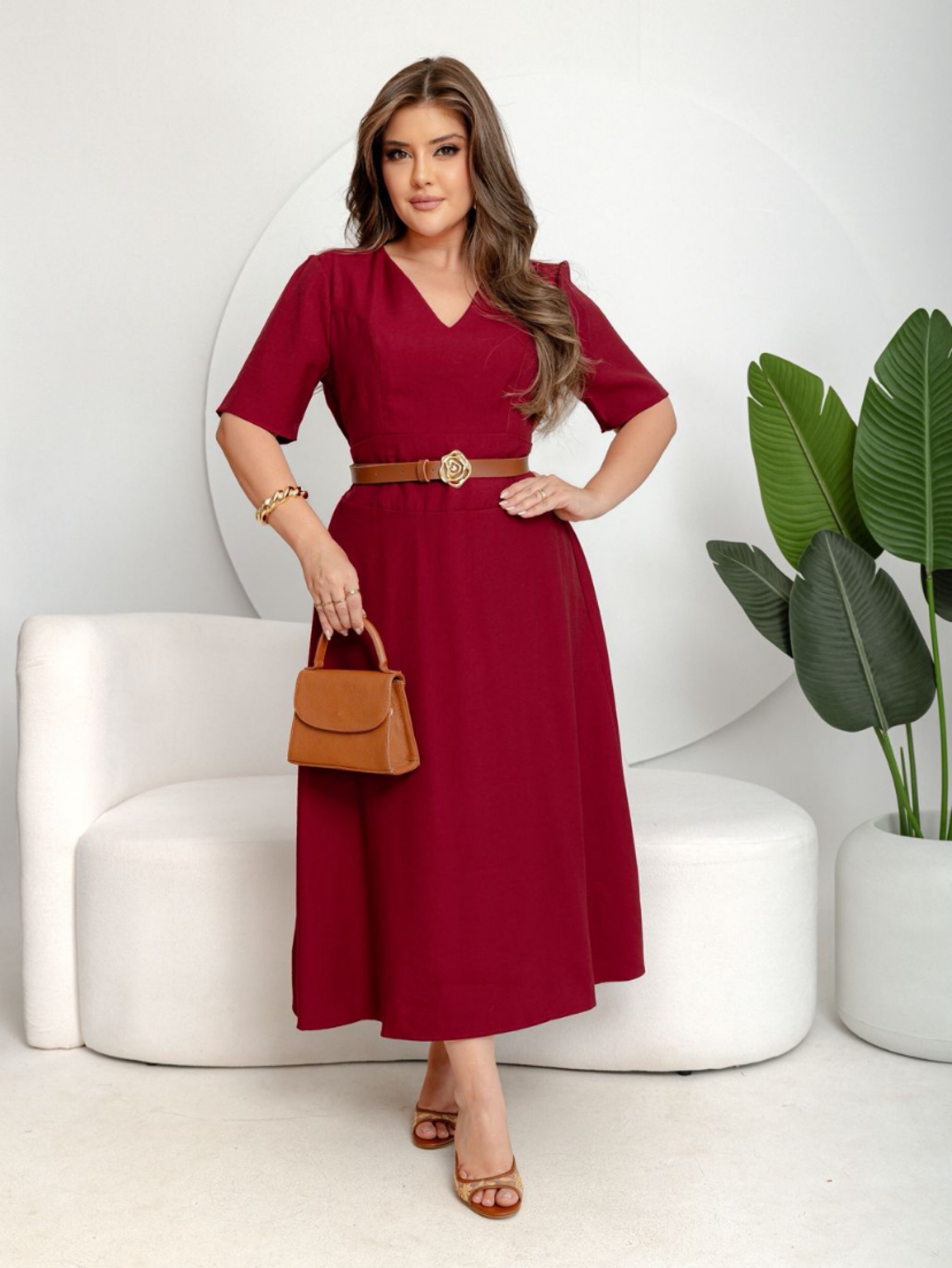 Vestido longuete de manga e gola V slim