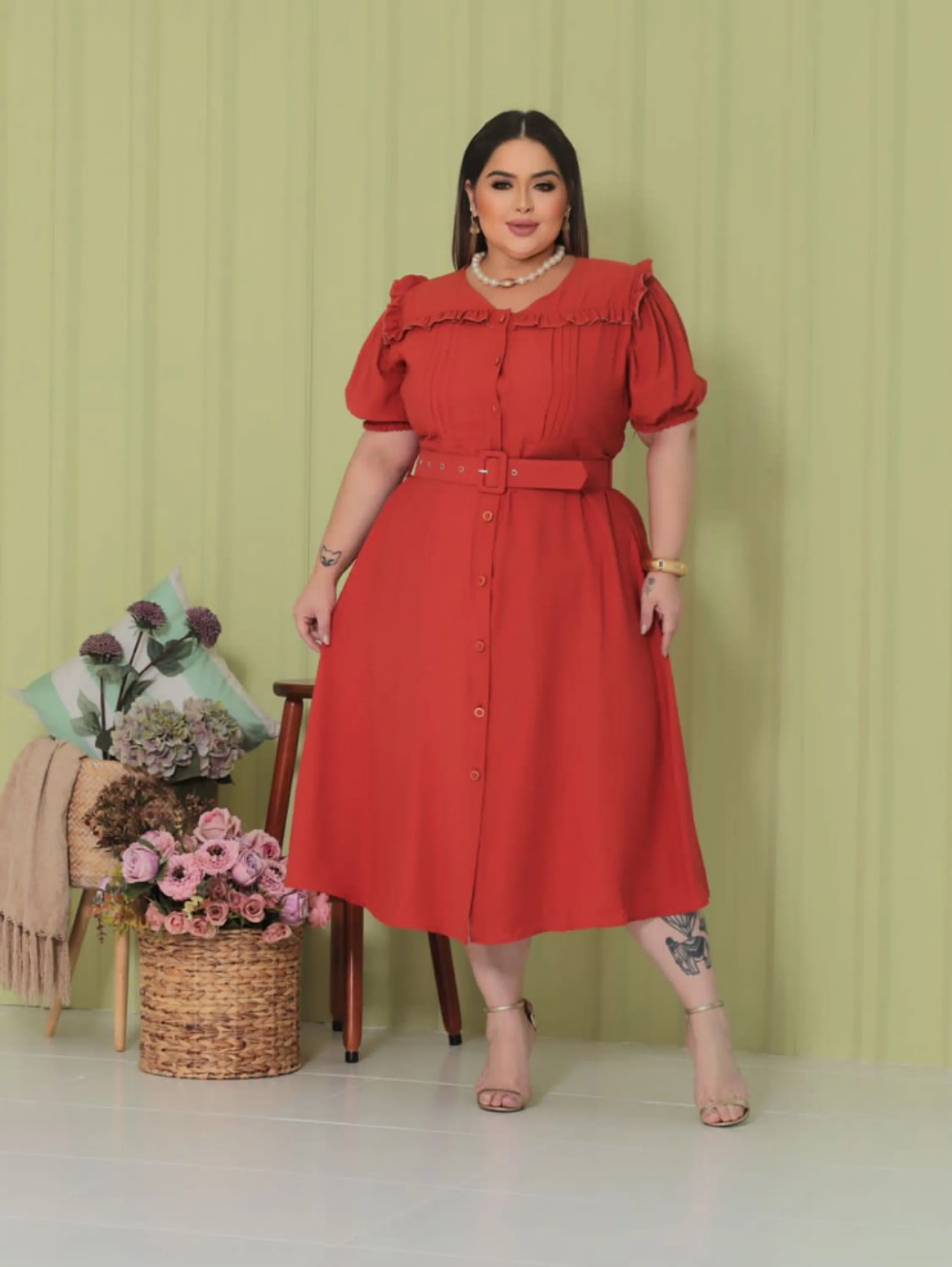 Chamise longuete com cinto forrado e detalhe no busto