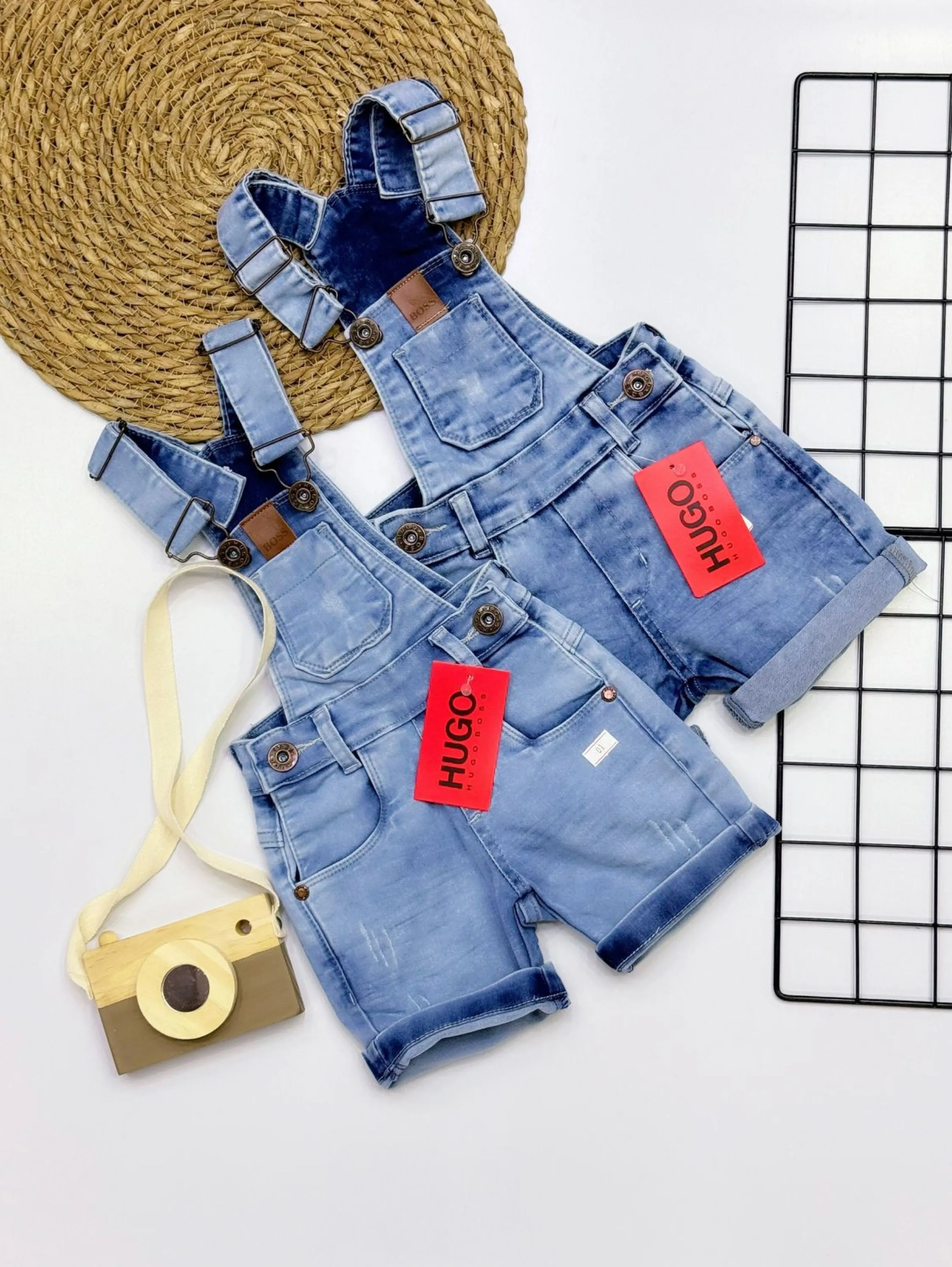 Jardineira Boss jeans infantil/juvenil