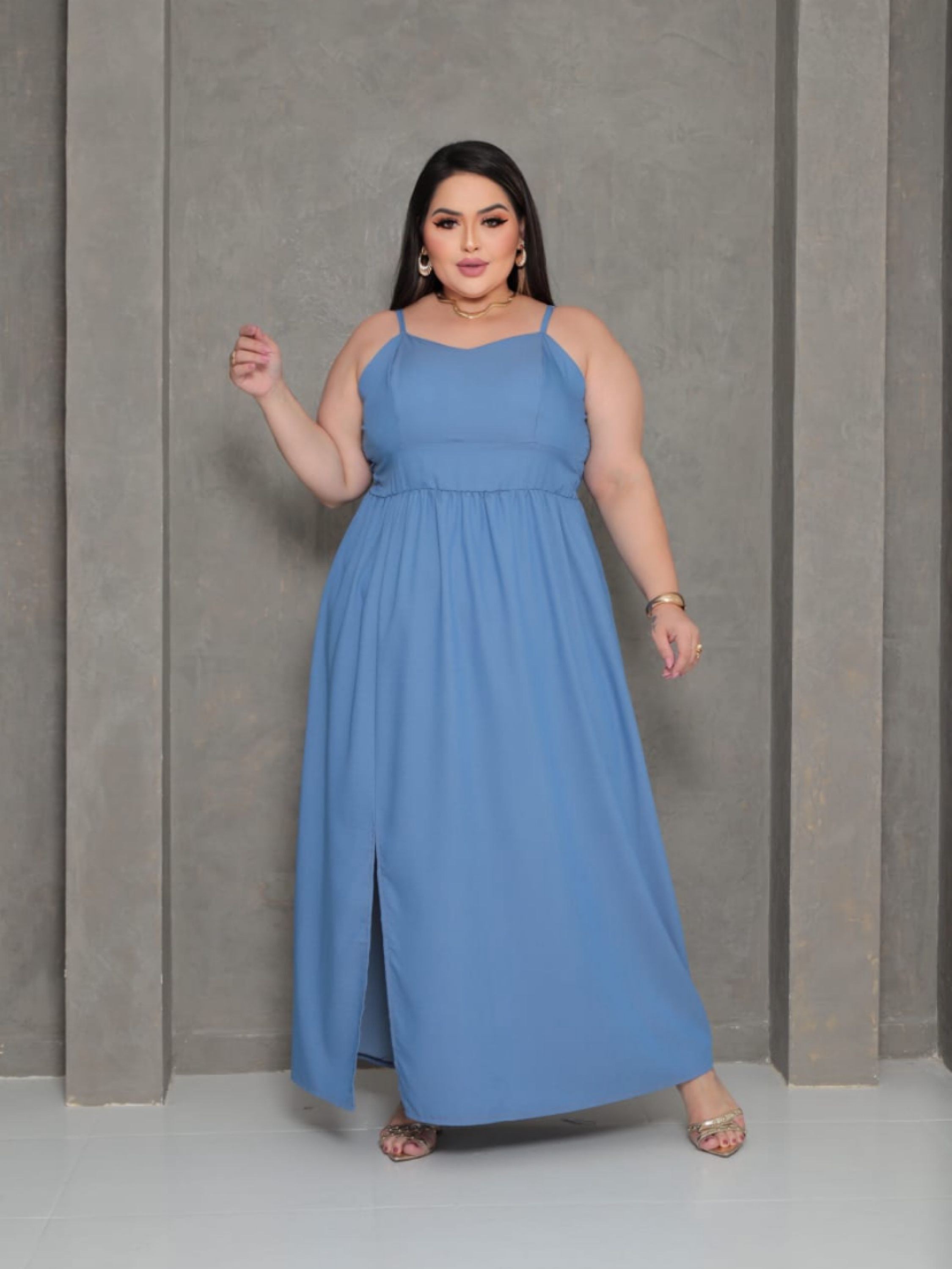 Vestido longo alça regulável semelhante ao jeans