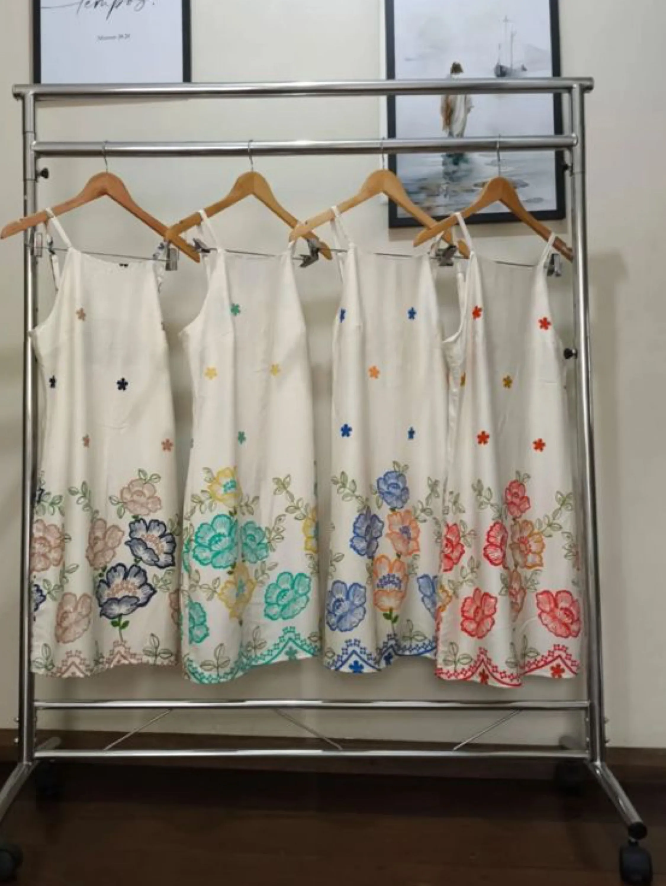 Kit com 3 vestidos estampados de alcinha (M,G,GG)